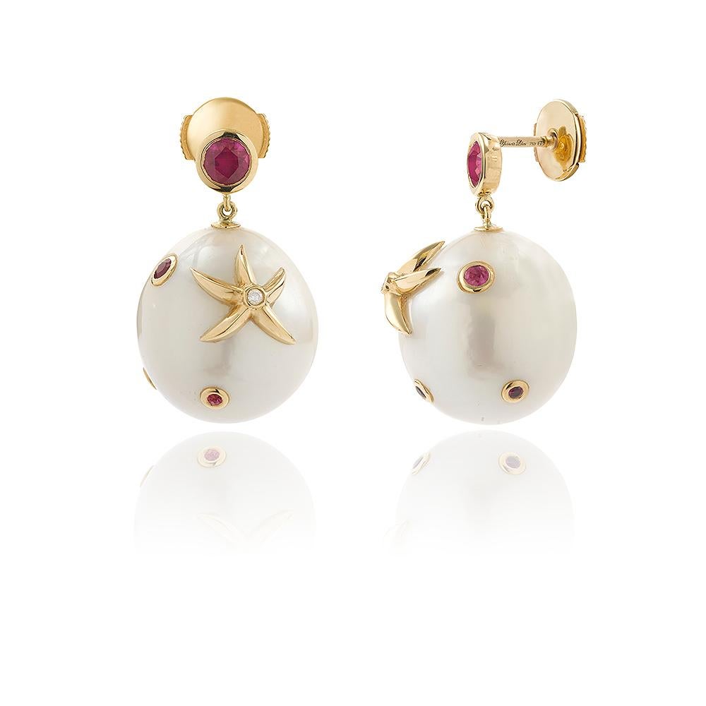 Yvonne Leon's Pair of Earrings in 18 Carat Yellow Gold Pearls Tsavorite and Ruby In New Condition For Sale In Paris, FR