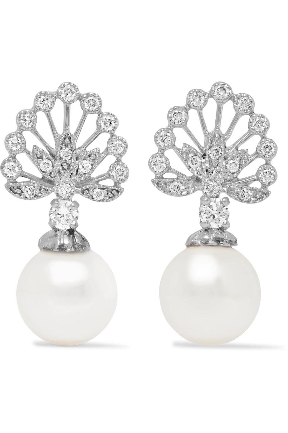 Women's Yvonne Leon's Pair of Earrings with Diamonds and Pearls in 18 Carat White Gold For Sale