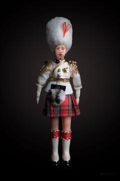 Portrait d'une poupée "Living Doll Lisa" en costume