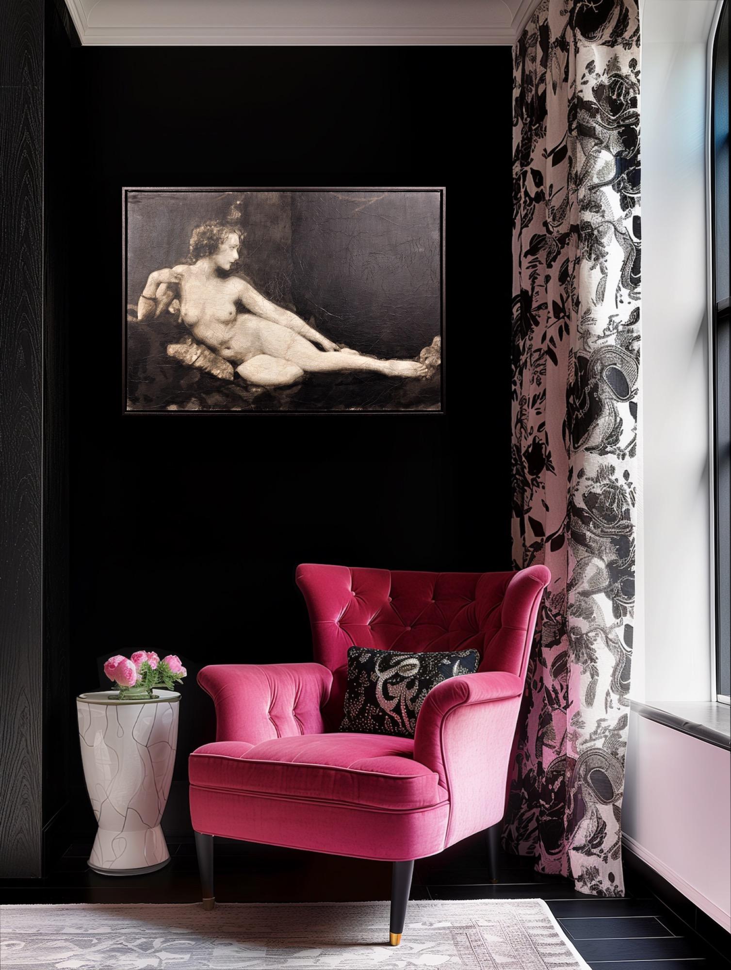 YZ Women From Another Century Who Are Alternately Fatal, Dreamy And Provocative For Sale 3