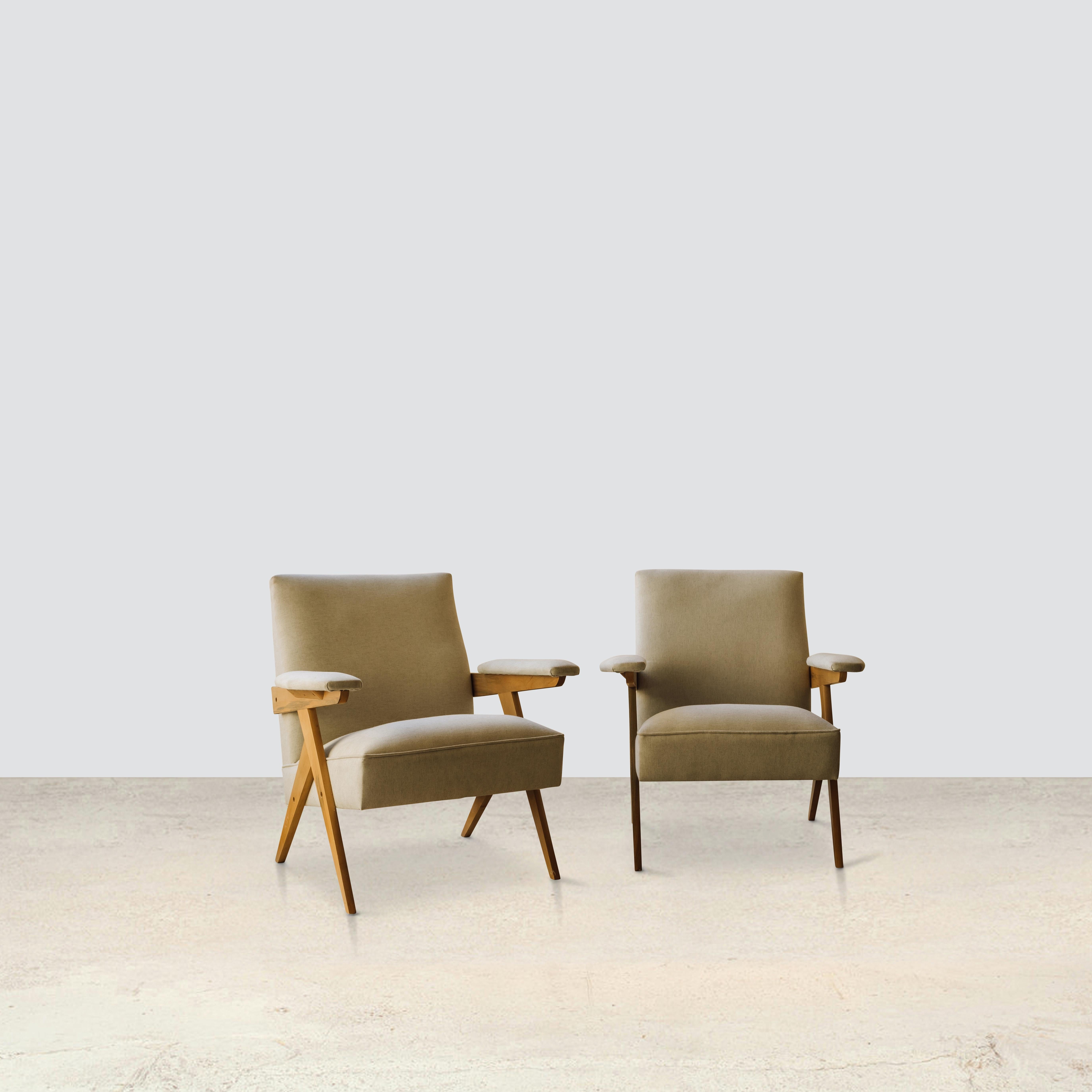 Z Lounge Armchair
By Zanine Caldas 1950

Pair of 2 Z Lounge Armchair designed by Zanine Caldas and manufactured by Movies Artisticos Z. A Brazilian pioneer to the industrialization of the furniture manufacturing process, José Zanine Caldas, honed