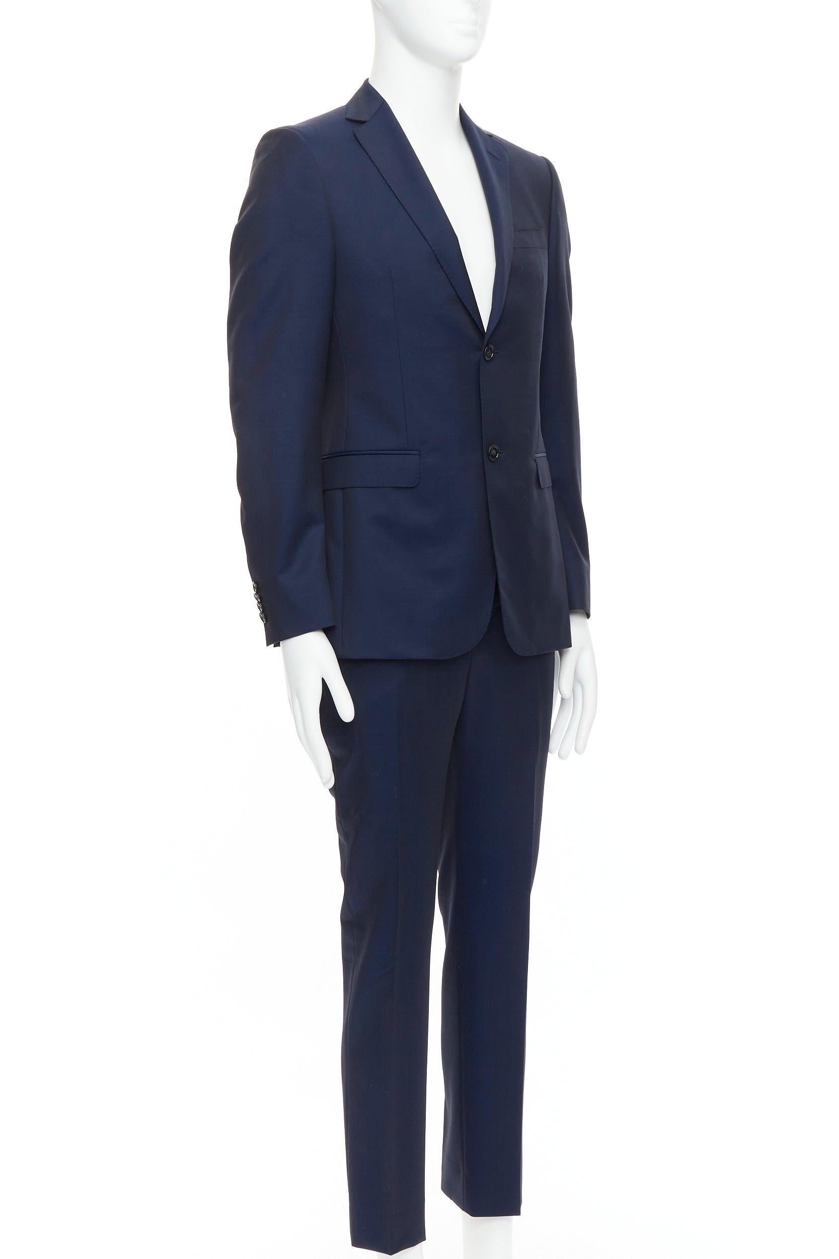 Z ZEGNA Drop 8 marineblau Wolle Mohair low shine slim Blazer Hose Anzug EU46 S
Referenz: PRWU/A00127
Marke: Ermenegildo Zegna
Collection'S: Z  Zegna
MATERIAL: Wolle, Mohair
Farbe: Marineblau
Muster: Solide
Verschluss: Knopf
Innenfutter: Blauer