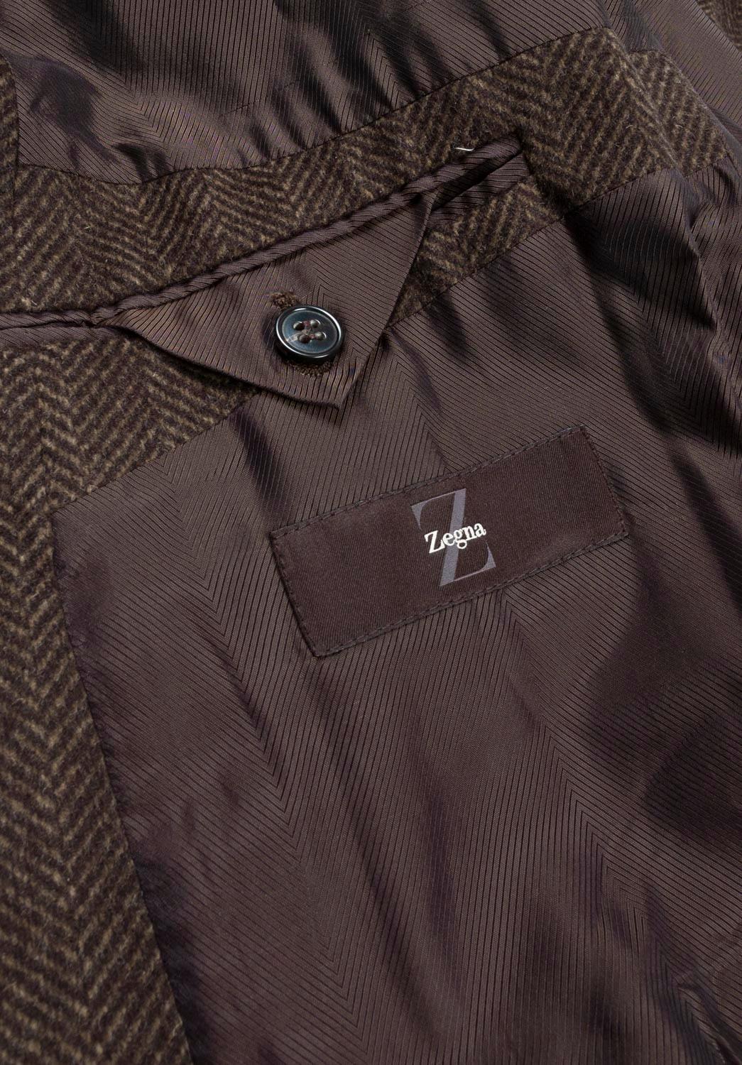 Z Zegna herringbone overcoat Men Coat Size ITA56 runs XL/XXL, S924 In Excellent Condition For Sale In Kaunas, LT