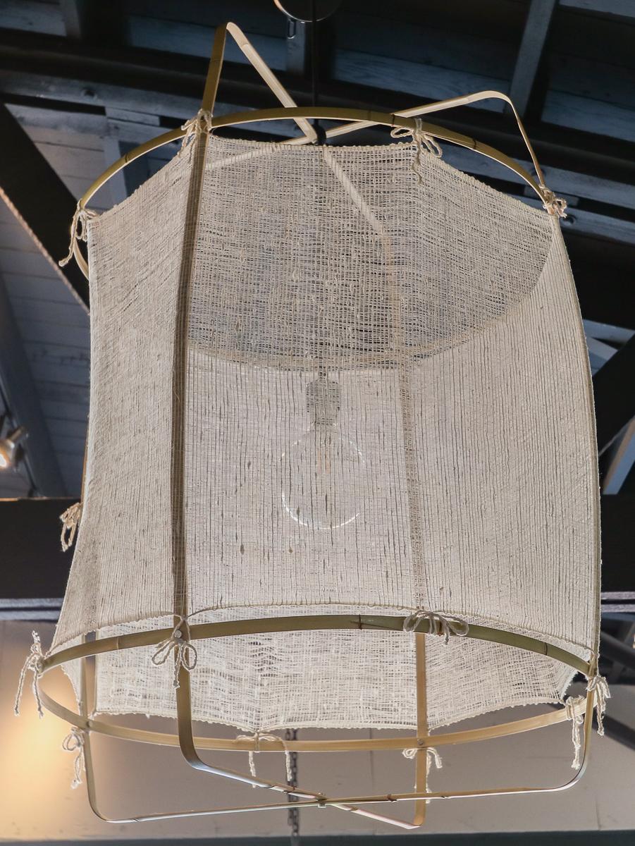 The Z2 blond silk white pendant has a handcrafted blond bamboo frame sheathed in hand-woven white silk-cashmere that leaves the upper and lower portions of the fixture uncovered for a luminous effect. The fabric, sourced from India, is tied to the