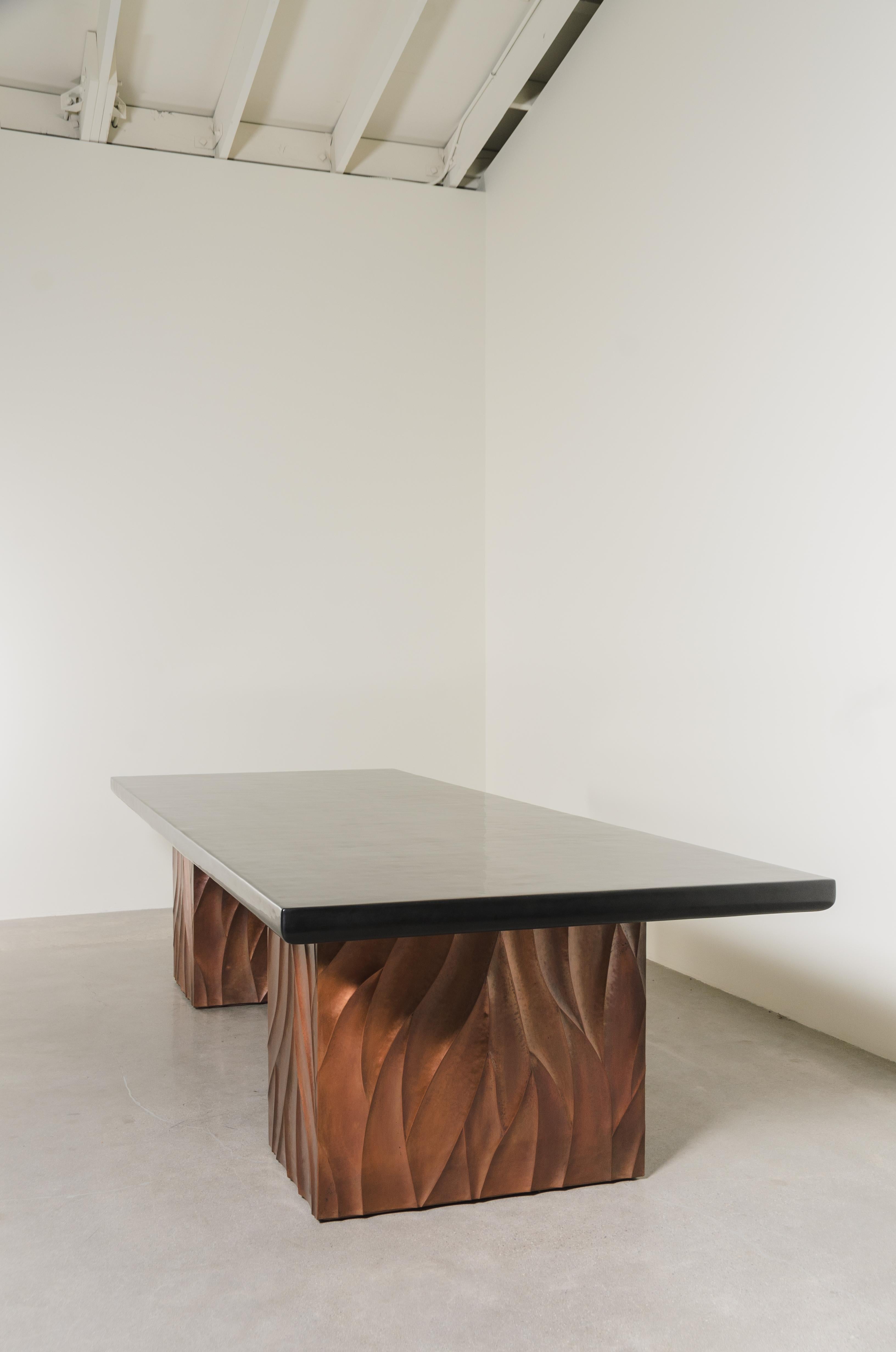 Za Xian Esszimmertisch 'Paar', Antik-Kupfer von Robert Kuo, limitierte Auflage im Zustand „Neu“ im Angebot in Los Angeles, CA