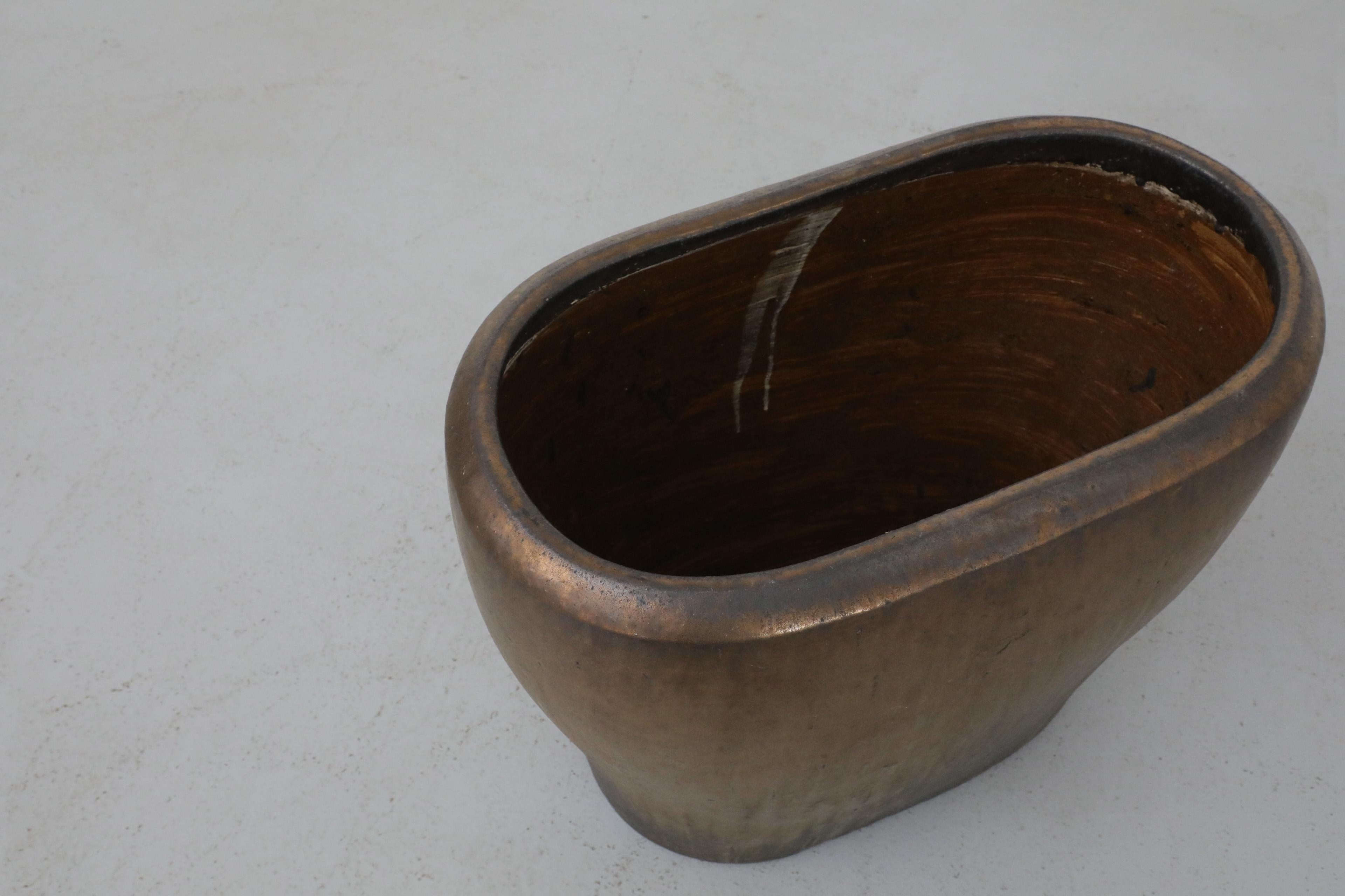 Extra large jardinière de sol en céramique émaillée bronze attribuée à Zaalberg en vente 2