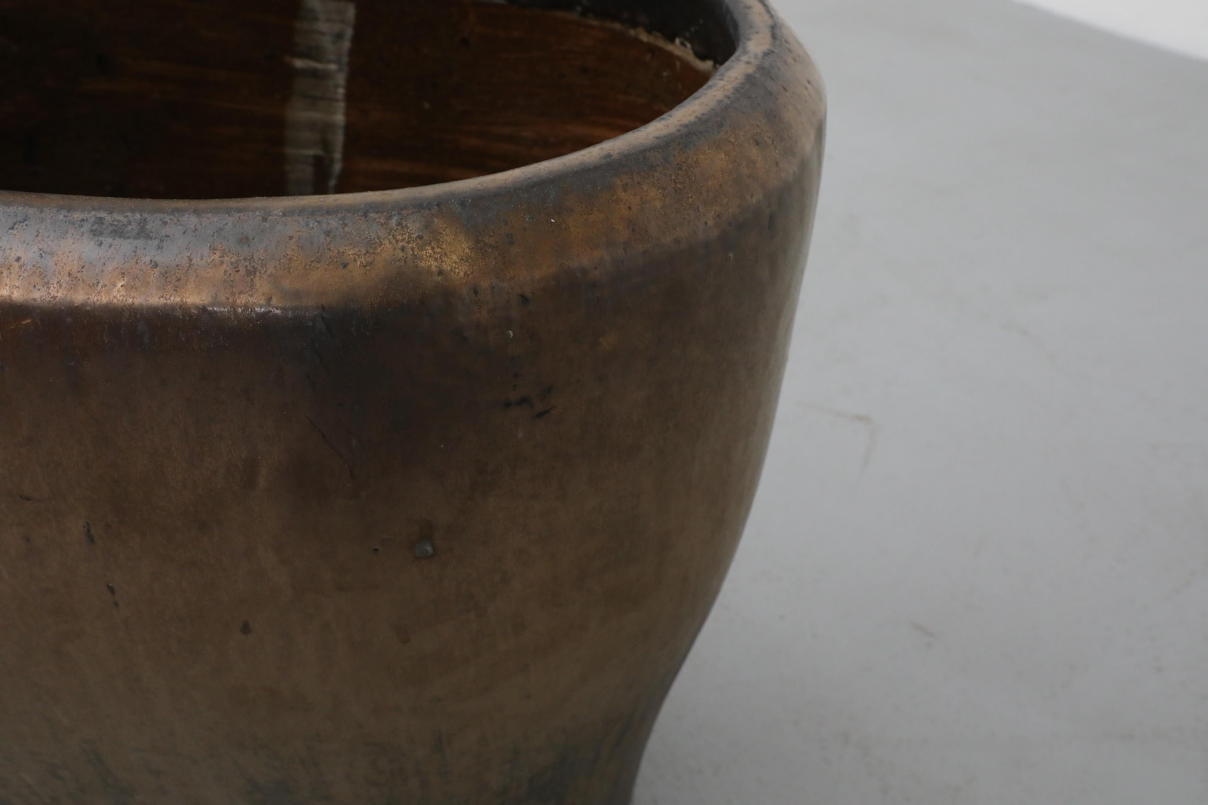 Extra large jardinière de sol en céramique émaillée bronze attribuée à Zaalberg en vente 5