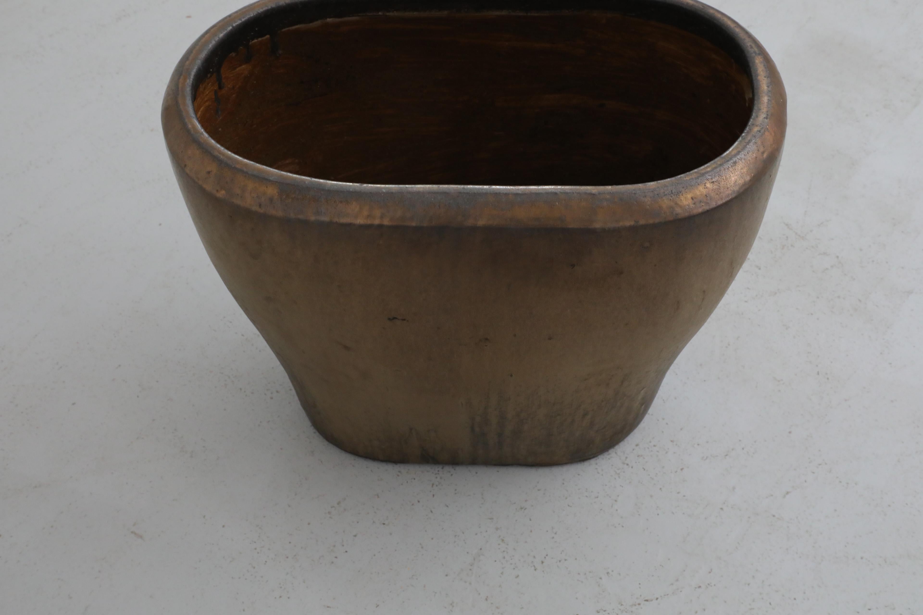 Extra large jardinière de sol en céramique émaillée bronze attribuée à Zaalberg en vente 7