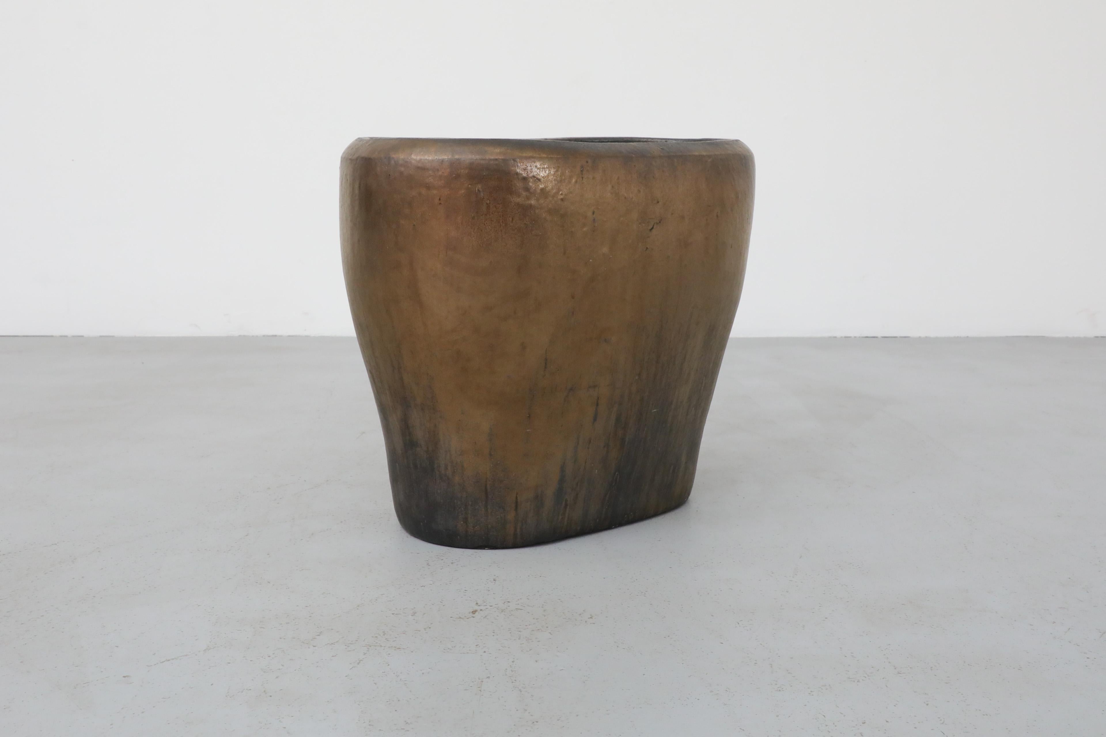 Vernissé Extra large jardinière de sol en céramique émaillée bronze attribuée à Zaalberg en vente