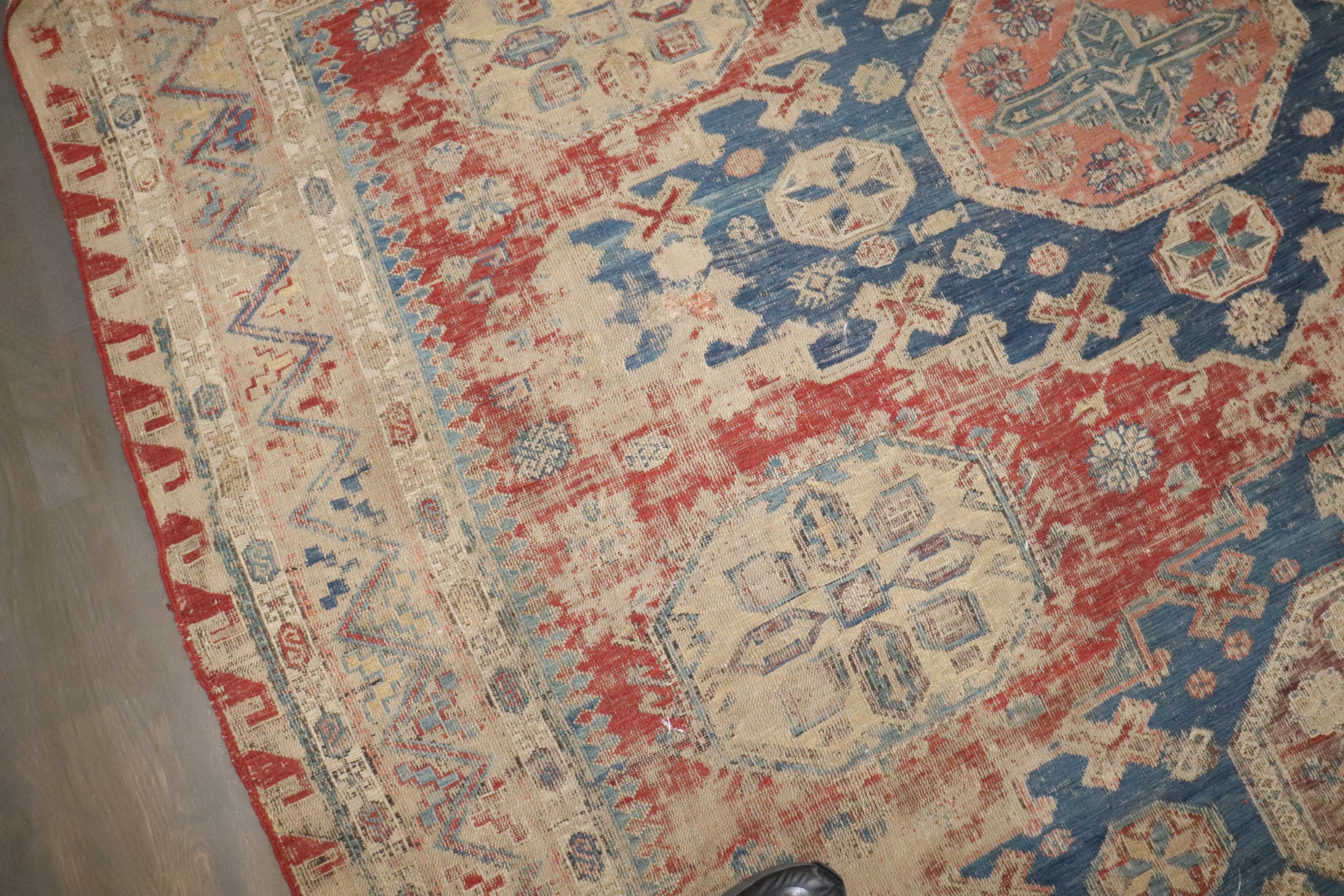 una alfombra tribal soumak soumac persa del siglo XIX 

Medidas: 6'10'' x 9'2''