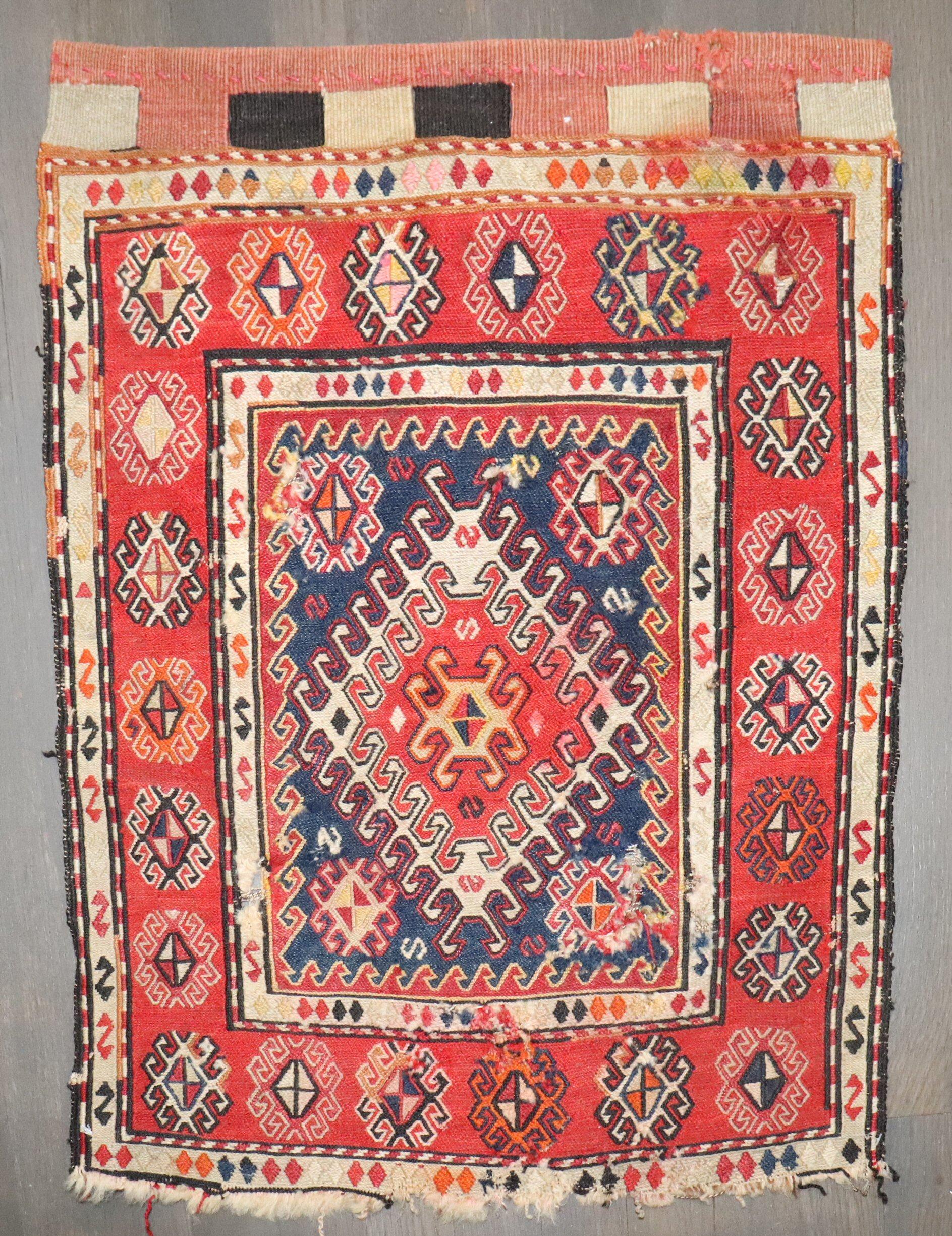 Zabihi Collection 19th Century Antique Persian Soumac (Handgewebt) im Angebot