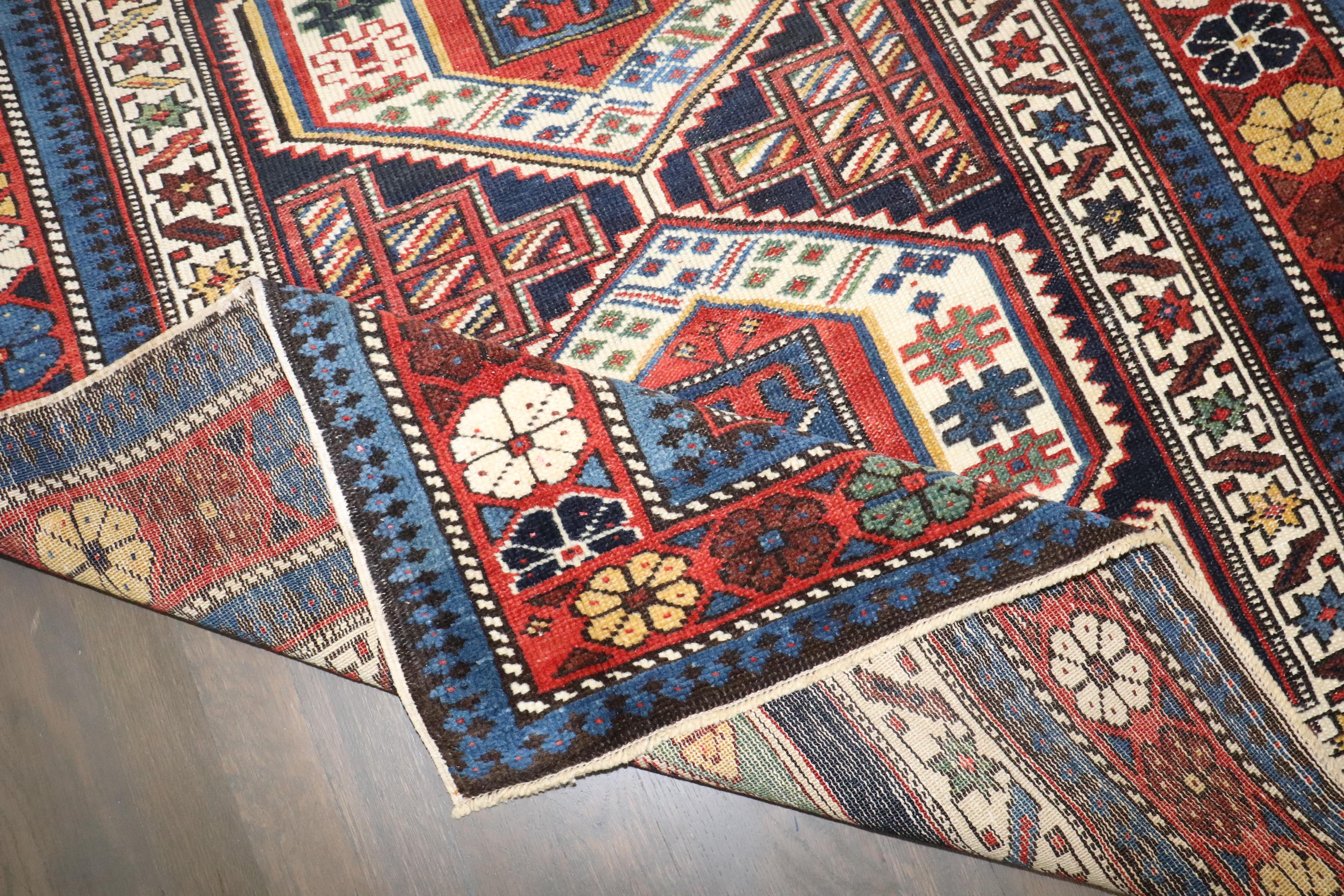 Tappeto Shirvan antico del XIX secolo della Collection'S di Zabihi In condizioni buone in vendita a New York, NY