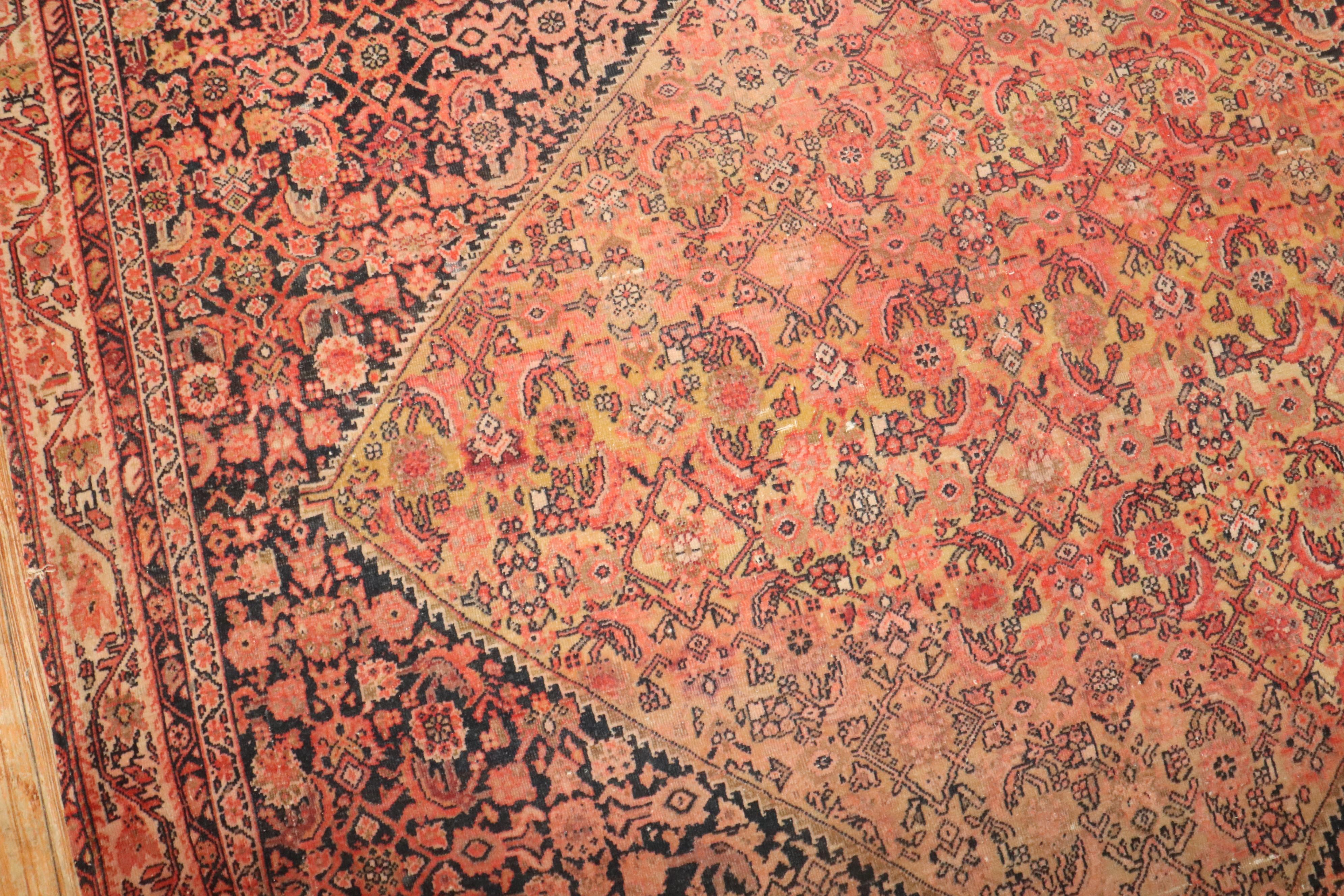 Persiano Tappeto persiano del XIX secolo con segni di usura della Collection'S in vendita