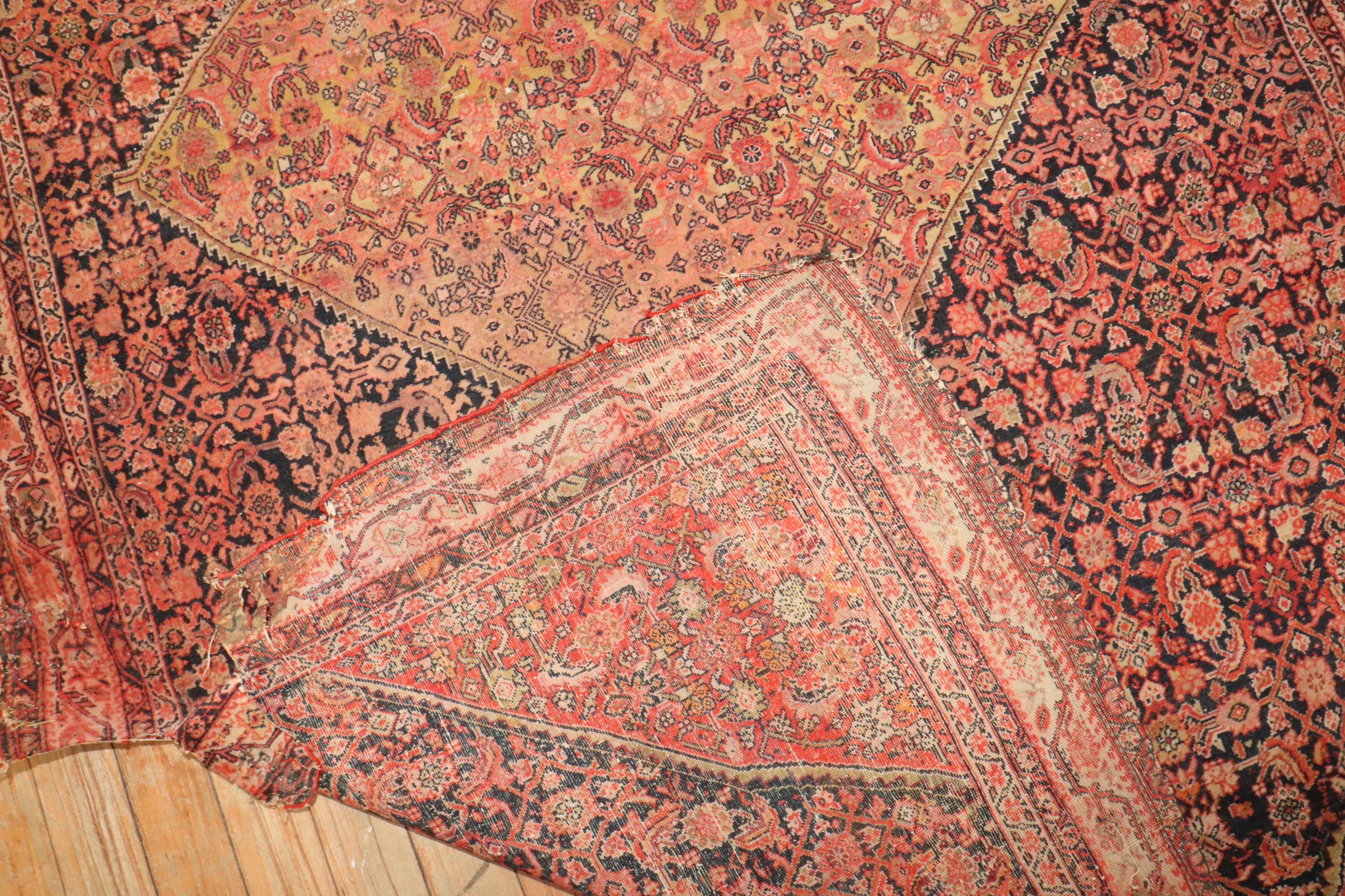 Tappeto persiano del XIX secolo con segni di usura della Collection'S In condizioni deteriorate in vendita a New York, NY