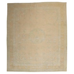 Tappeto quadrato antico cinese neutro del XIX secolo Collection'S