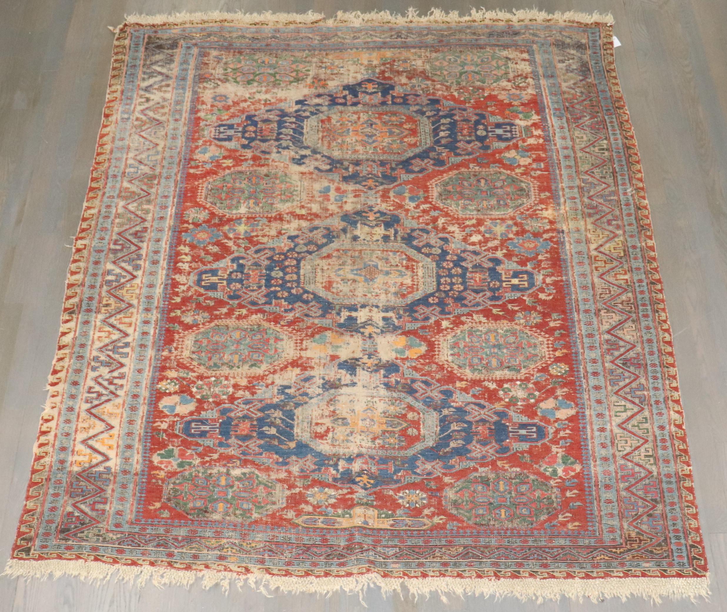 Collection Zabihi du 19ème siècle porté Soumac caucasien ancien tissé à plat Abîmé - En vente à New York, NY