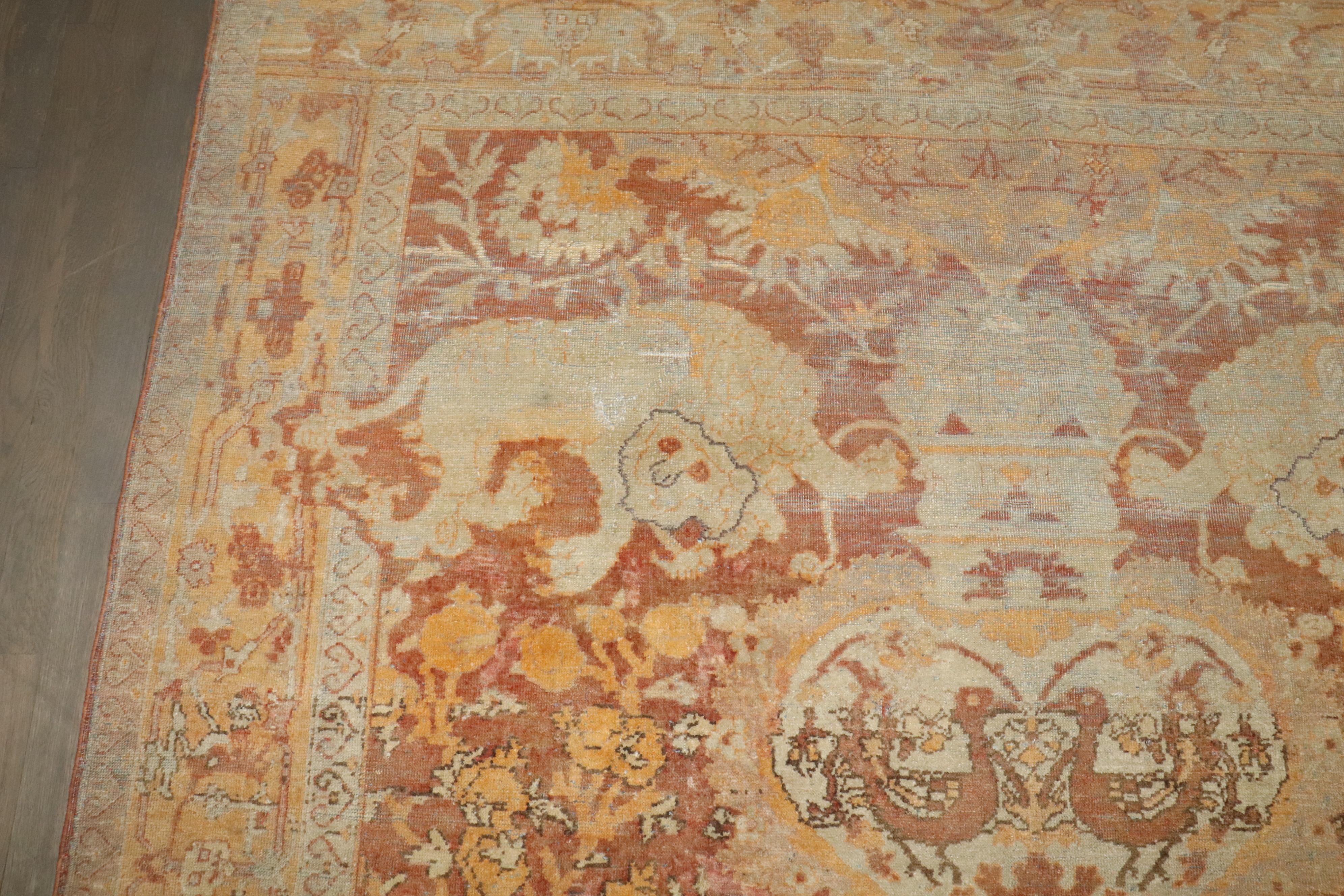 Antiker quadratischer Agra-Teppich der Zabihi-Kollektion mit malerischem Tier aus dem 19. Jahrhundert im Zustand „Gut“ im Angebot in New York, NY
