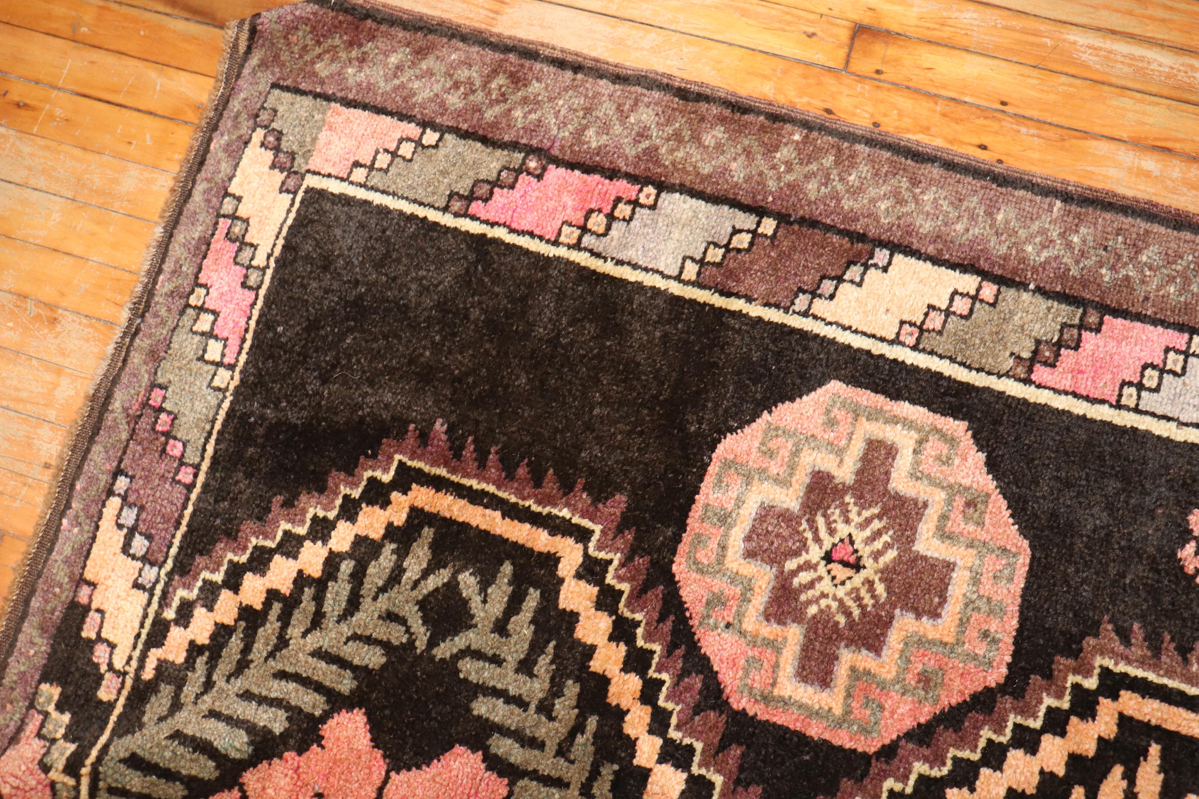 Bohémien Zabihi Collection Tappeto a corridoio turco di Kars Anatoliano del XX secolo in vendita