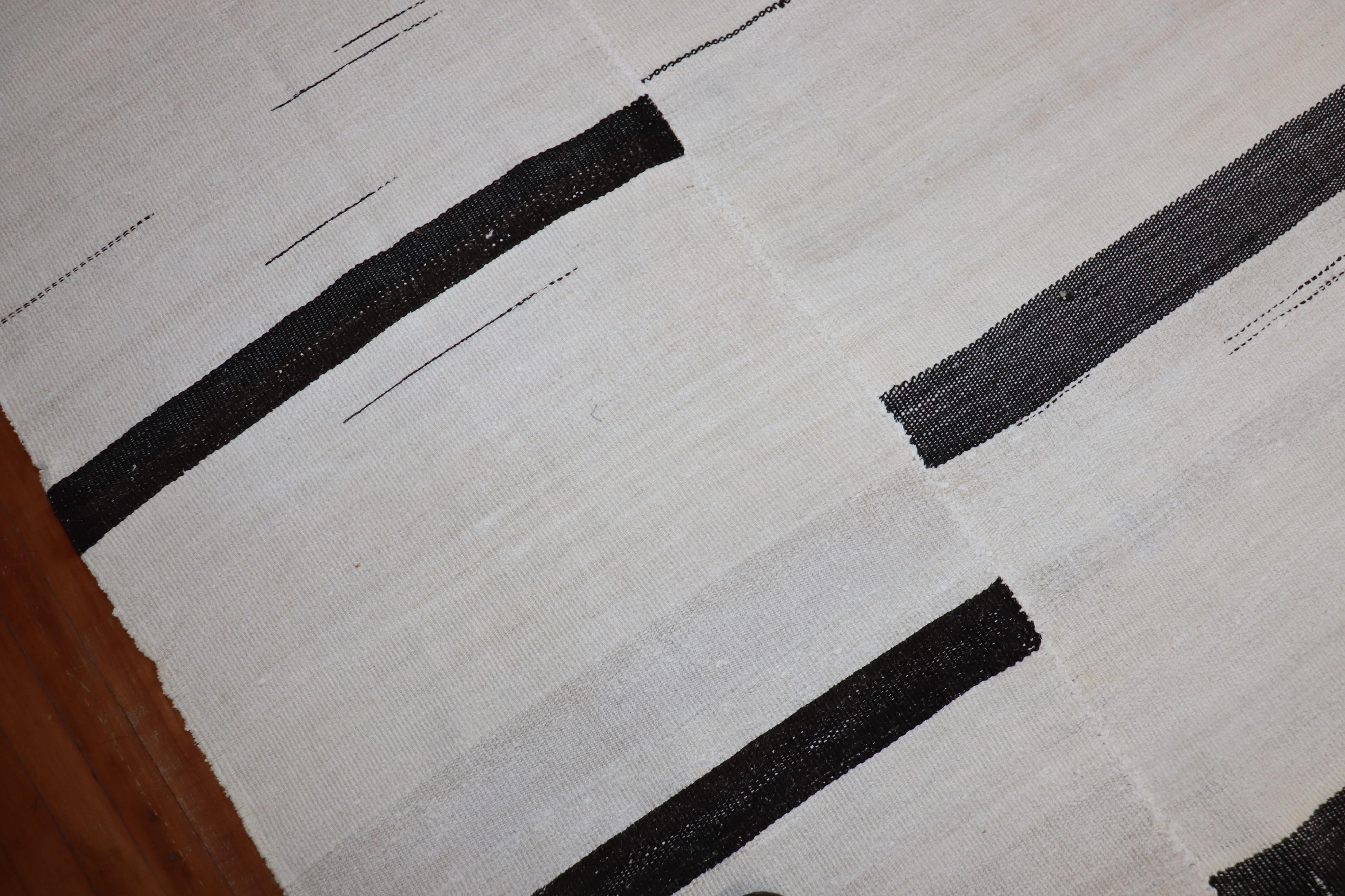 Zabihi Collection 20th Century Turkish Kilim In Good Condition For Sale In New York, NY