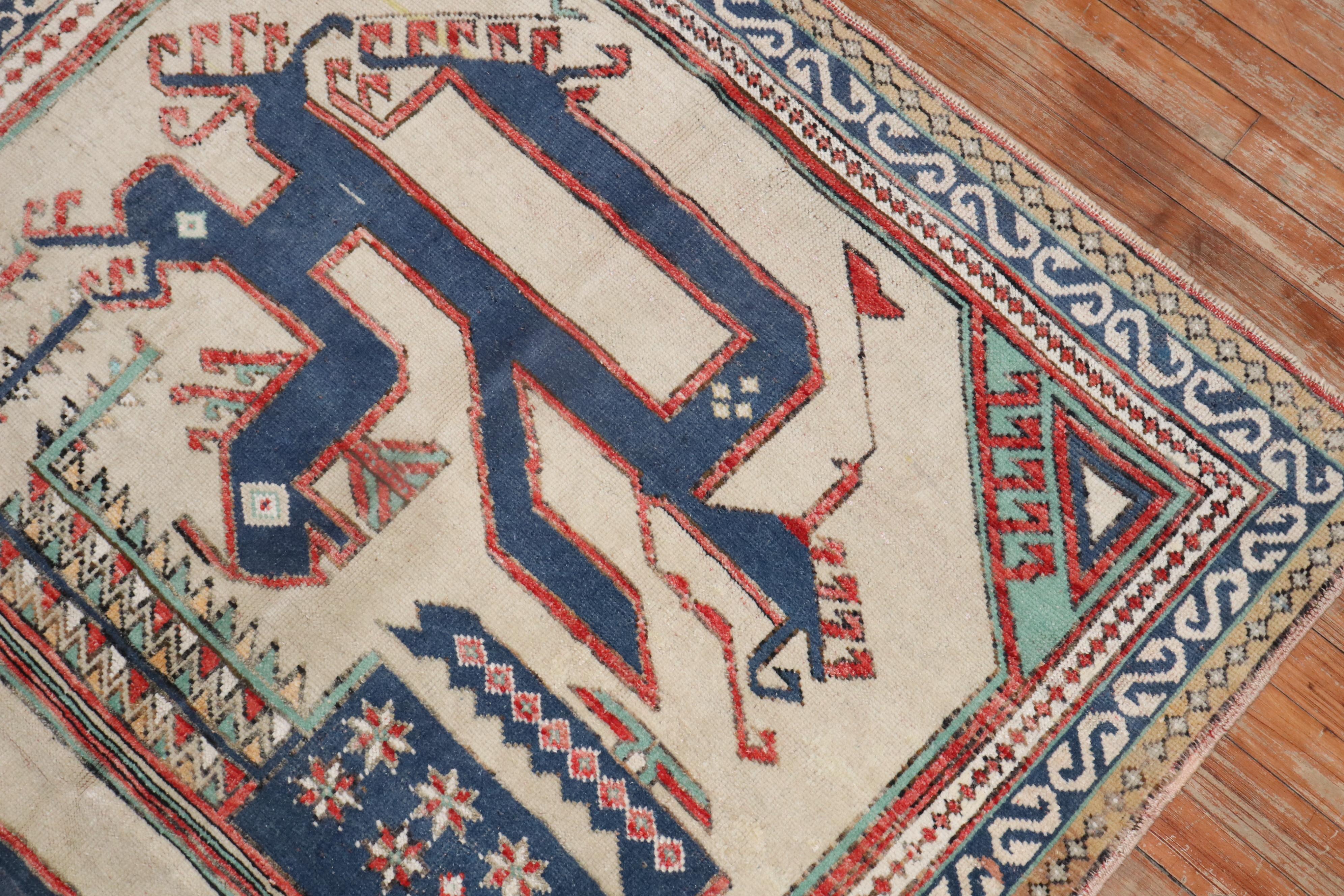 Tessuto a mano Zabihi Collection Tappeto turco del 20° secolo con serpente strisciante anatolico in vendita
