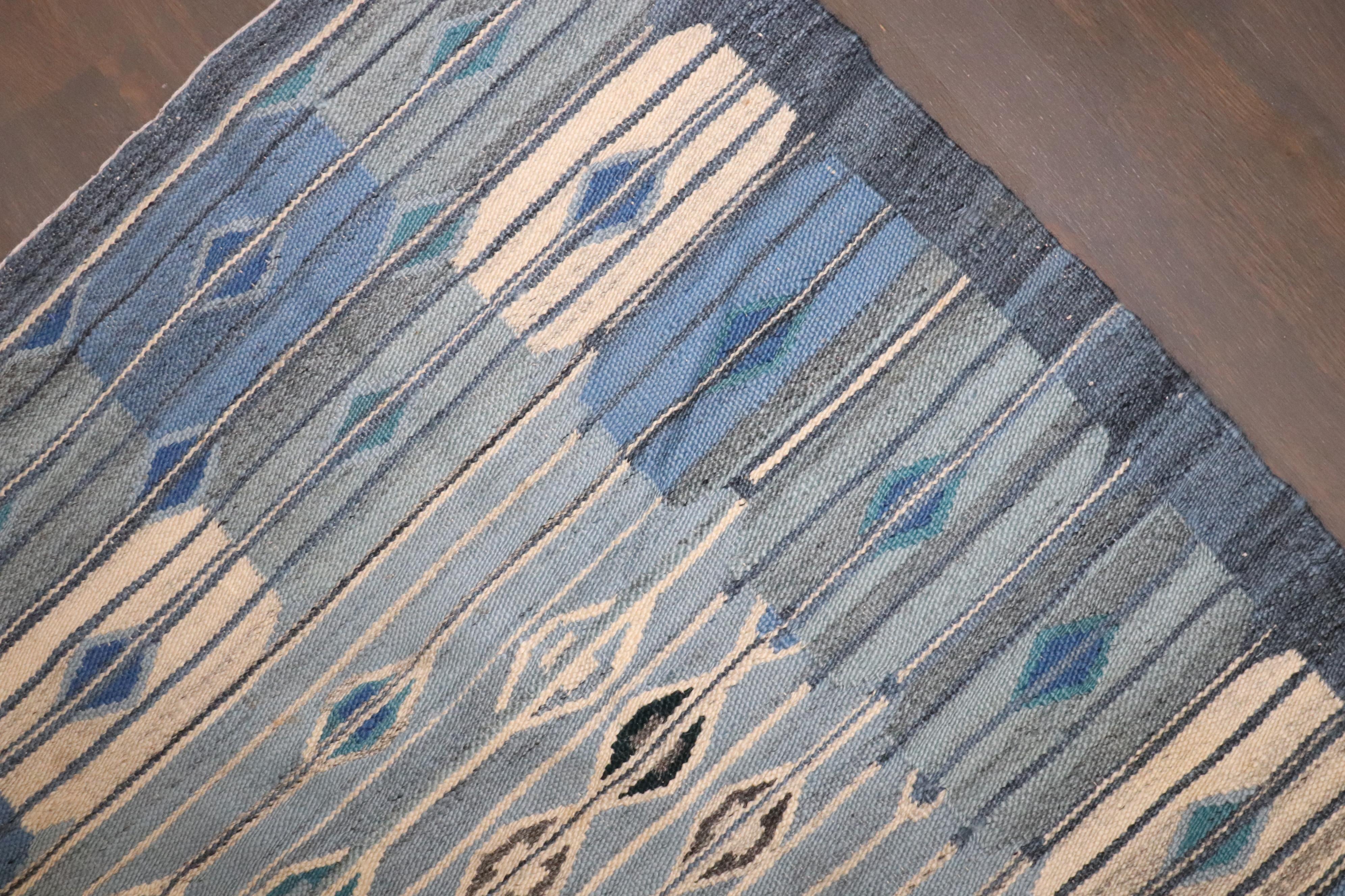 Zabihi Collection'S Kilim svedese astratto blu in vendita 2