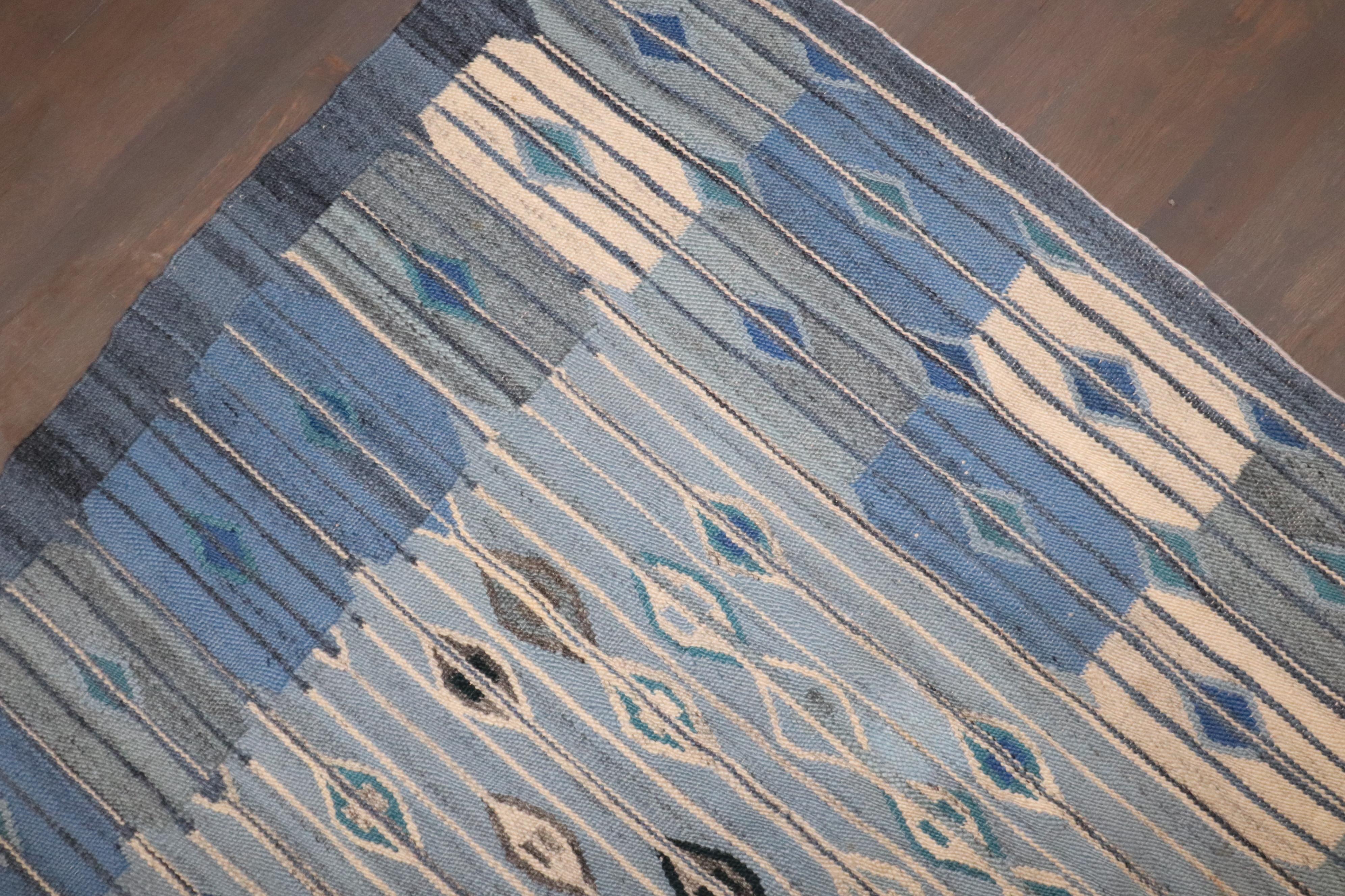 Zabihi Collection'S Kilim svedese astratto blu in vendita 3