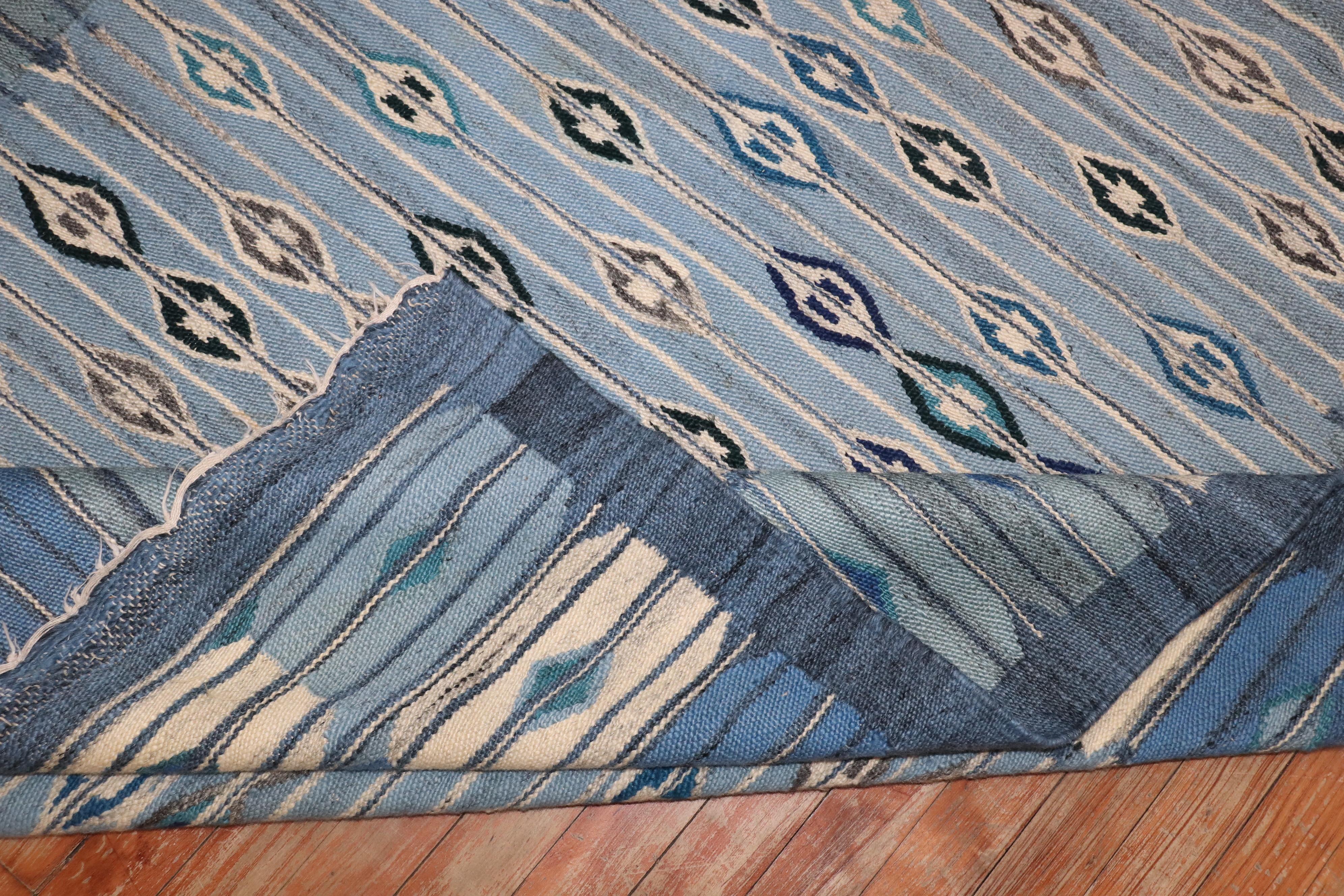 Svedese Zabihi Collection'S Kilim svedese astratto blu in vendita