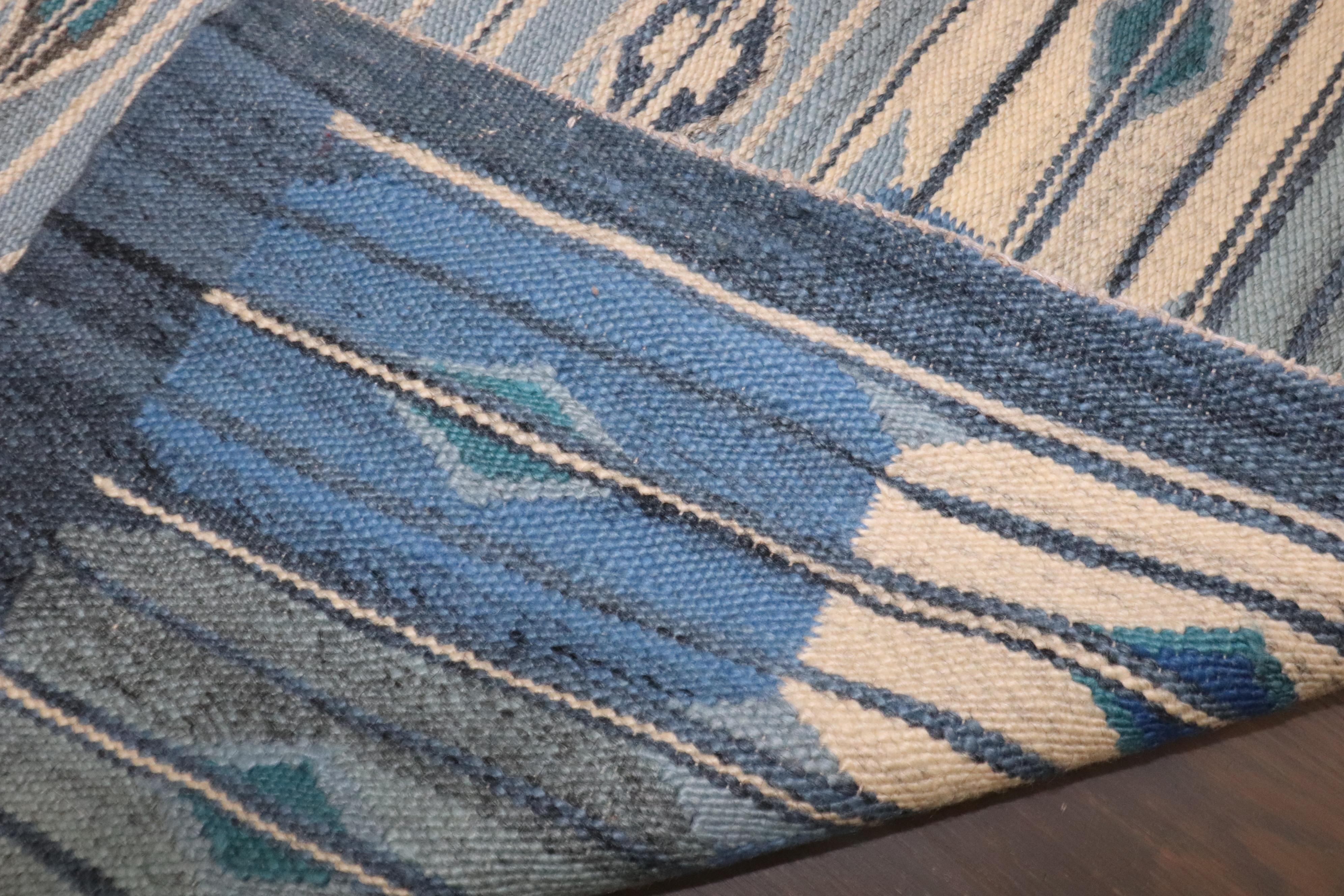 Annodato a mano Zabihi Collection'S Kilim svedese astratto blu in vendita