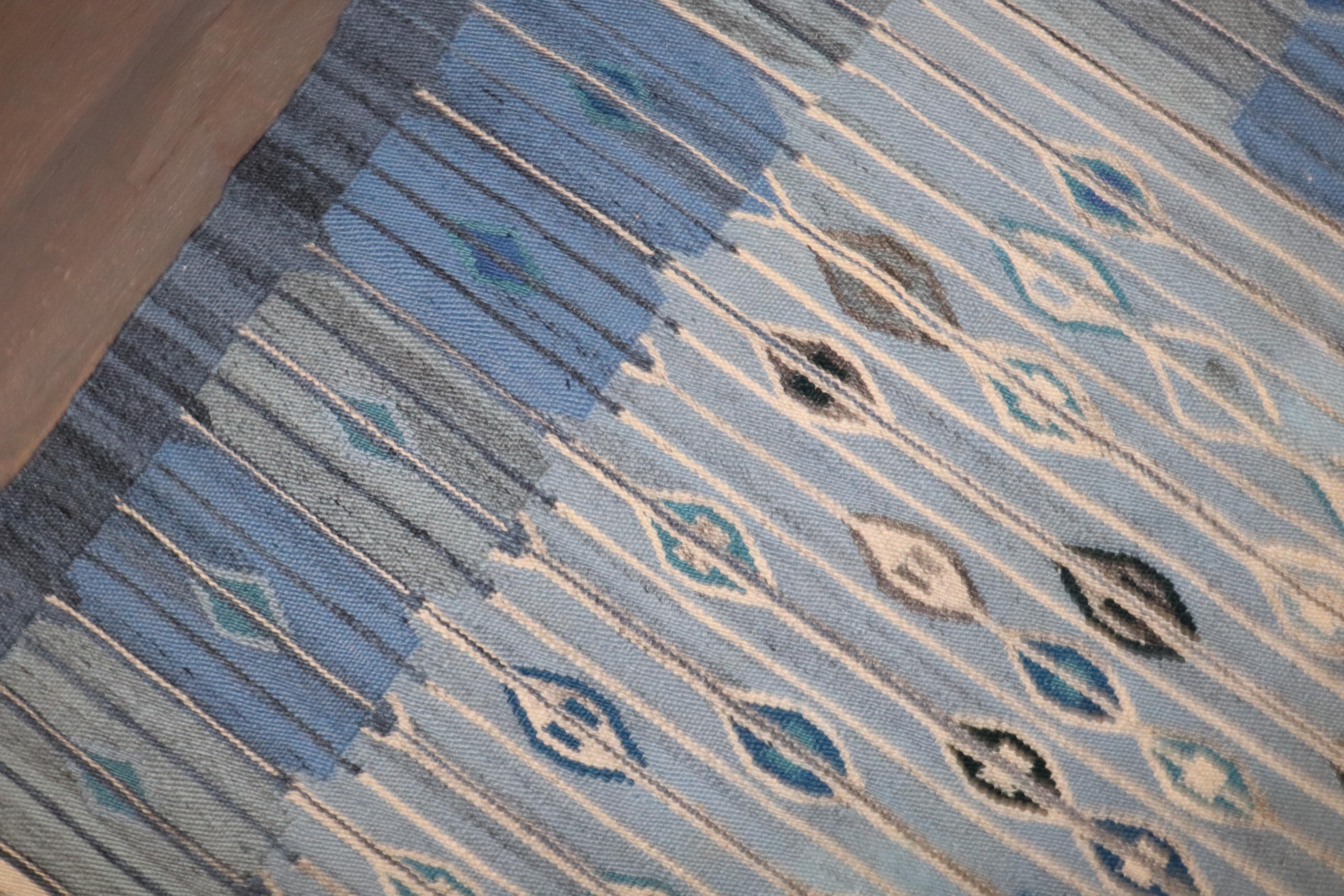 Zabihi Collection'S Kilim svedese astratto blu in vendita 1