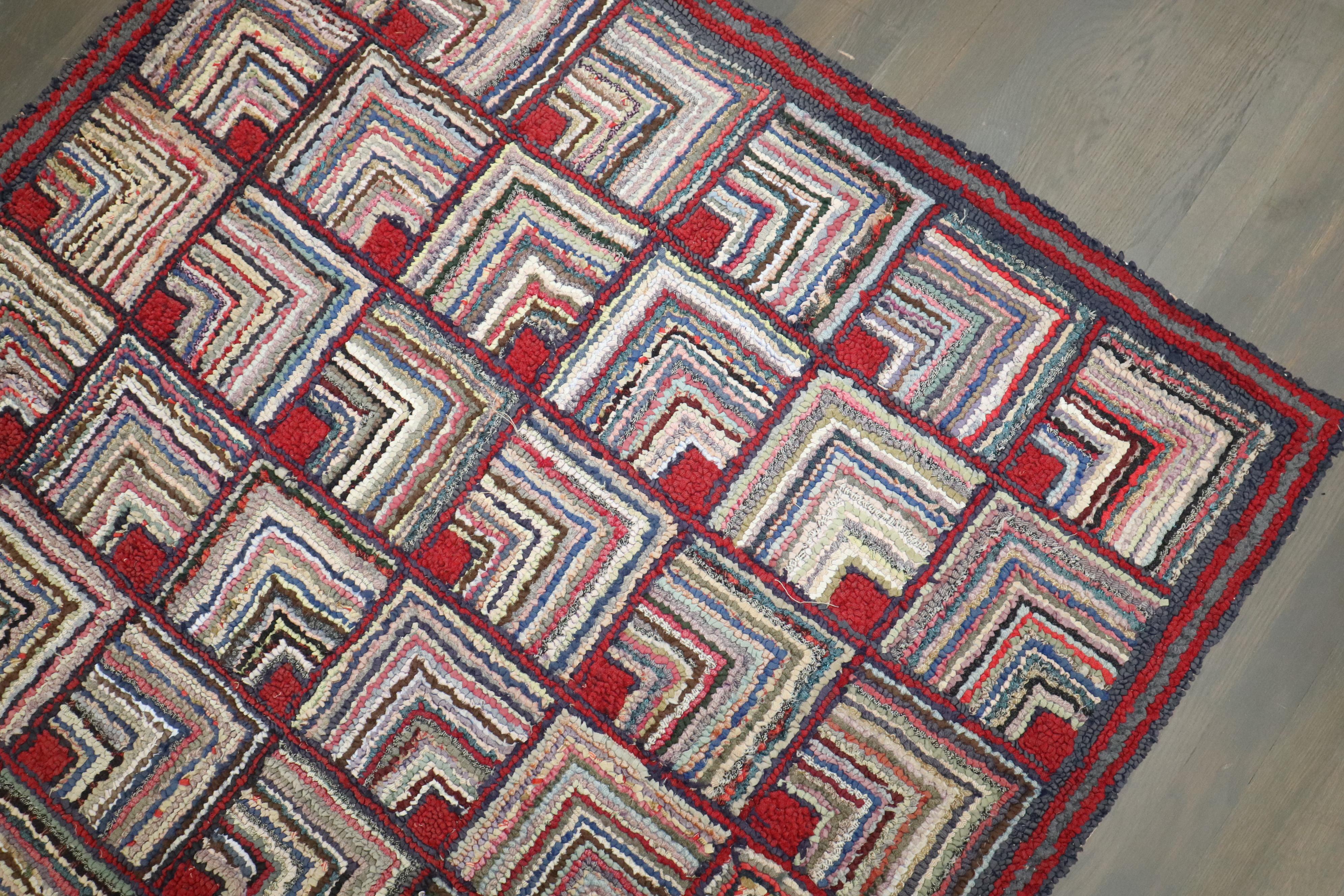 Zabihi Collection American Hooked Accent Rug In Good Condition For Sale In New York, NY