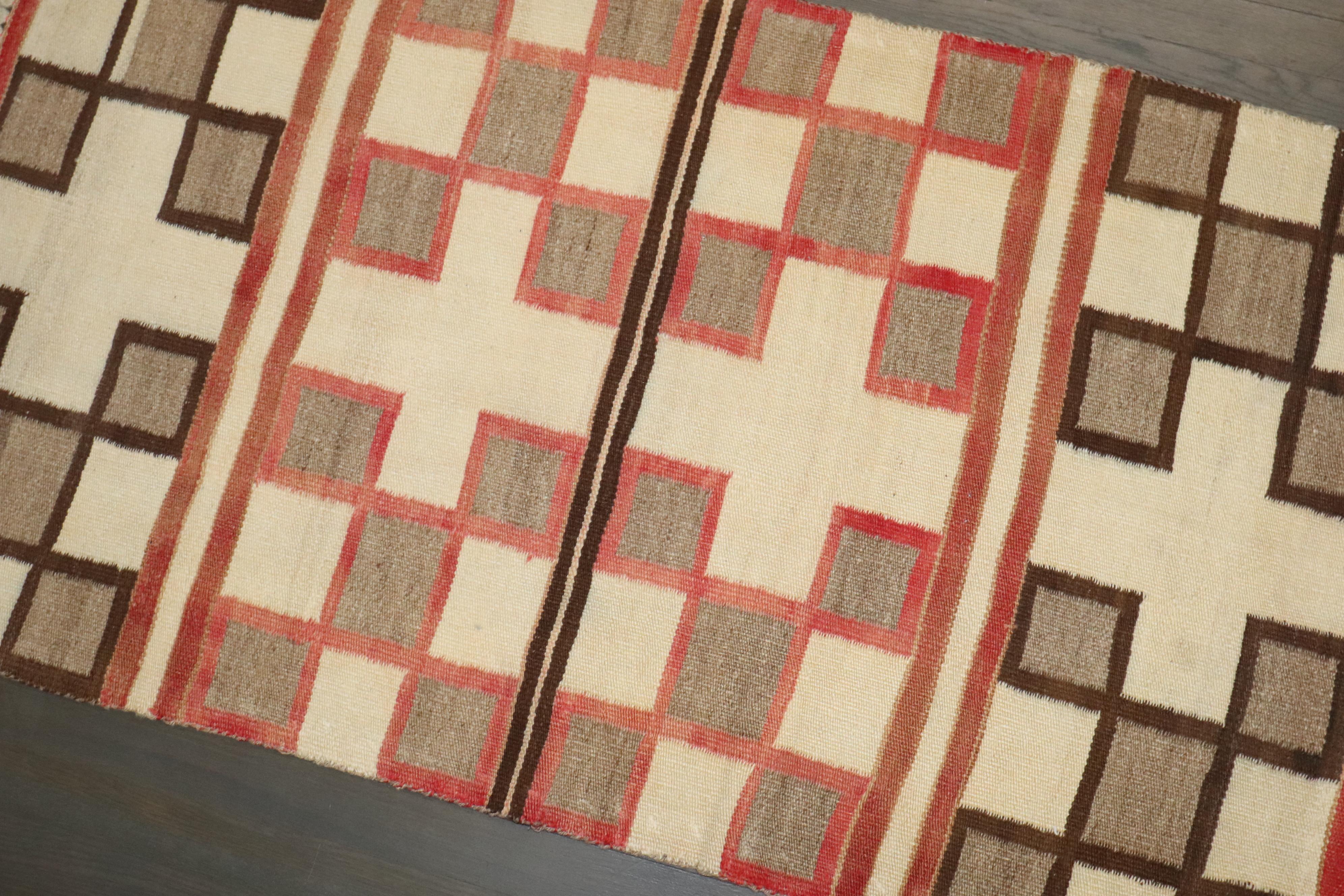 Una alfombra de manta navajo americana de principios del siglo XX

Detalles
alfombra no.	j3080
talla	2' 6