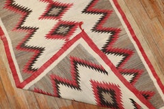 Zabihi Collection Antiker amerikanischer Navajo Elfenbein-Stammes-Teppich