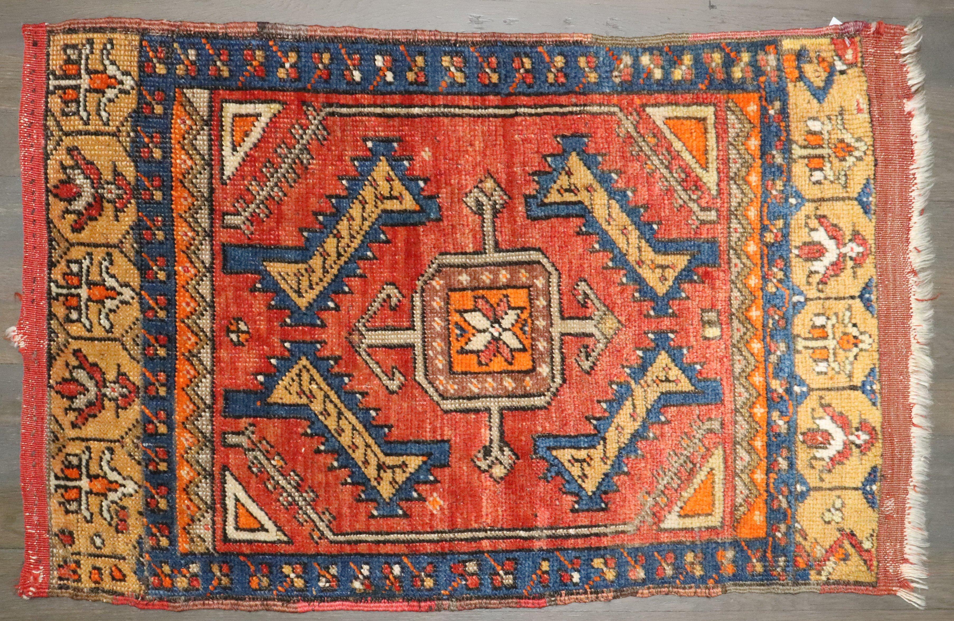 Foresta Nera Zabihi Collection Tappeto antico anatolico turco piccolo tribale in vendita