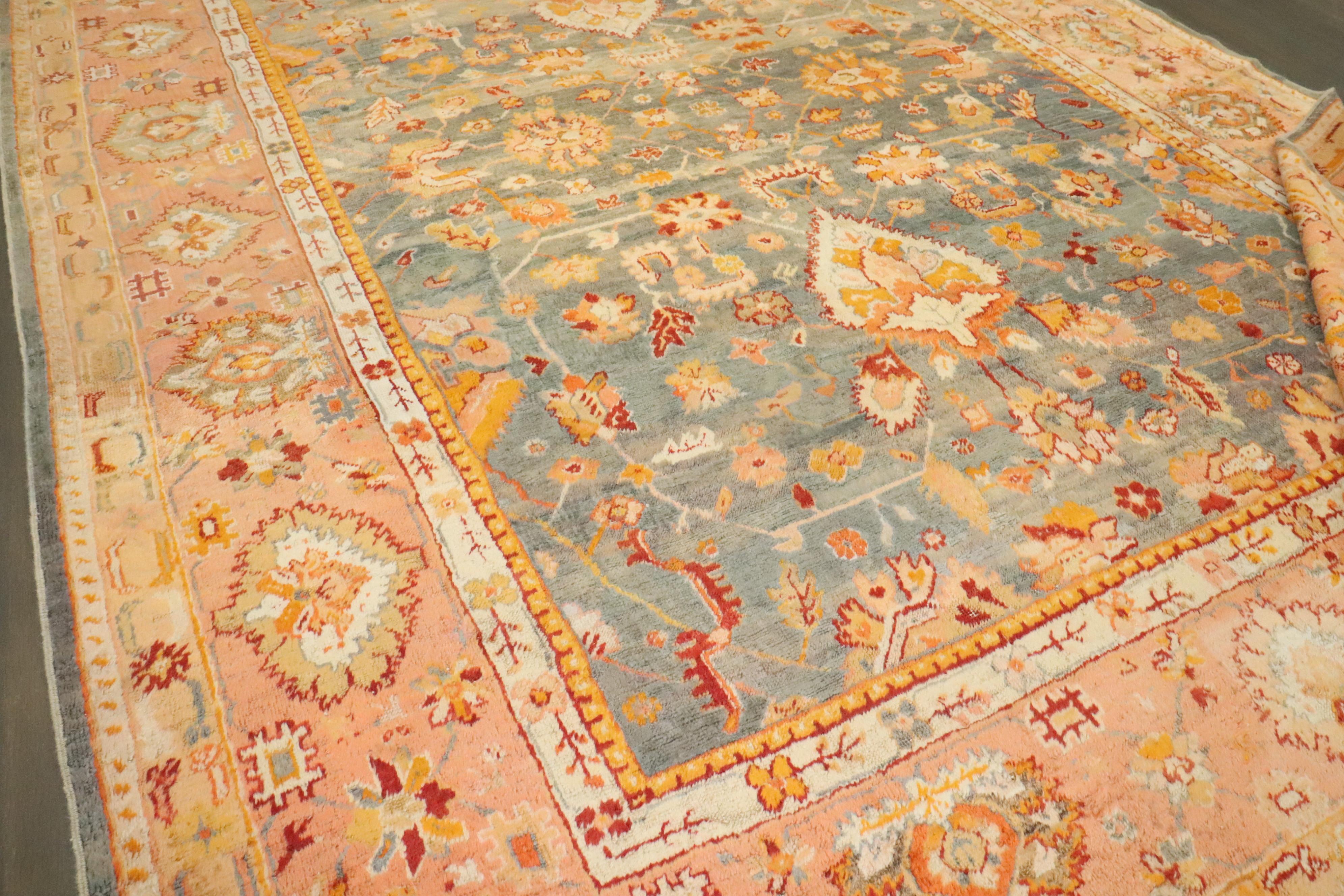 Tappeto Zabihi Collection'S antico in angora Oushak del XIX secolo in vendita 3