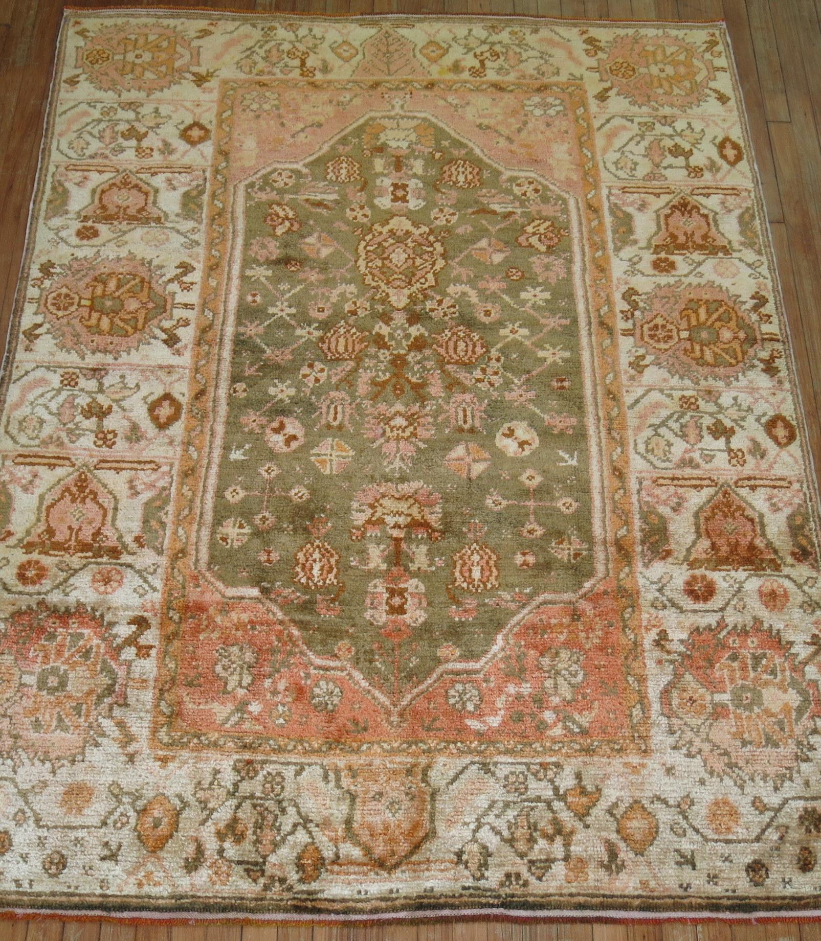 An angora Oushak early 20th century rug

Details
rug no.	9758
size	5' 4