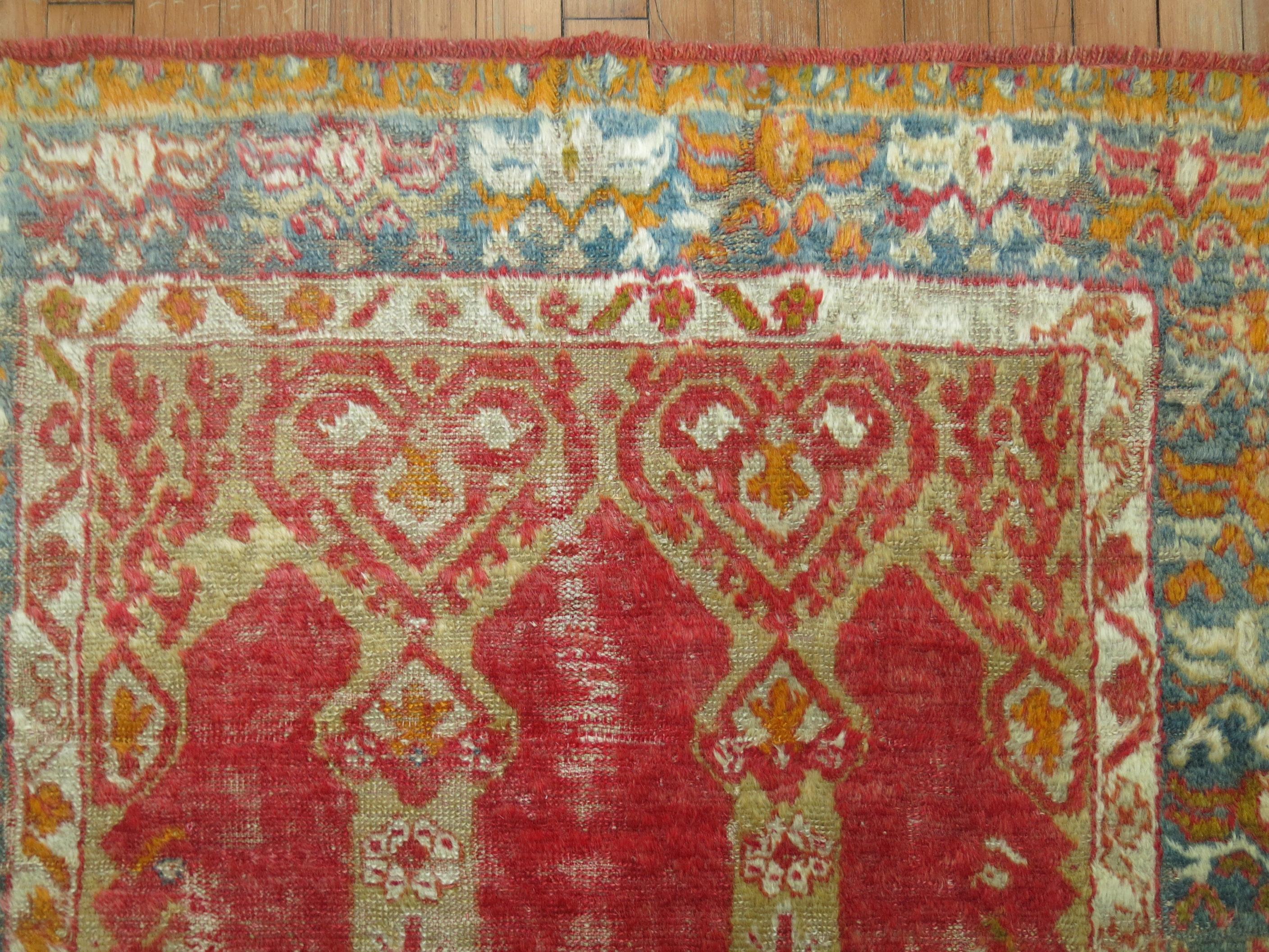 Tappeto Zabihi Collection Antique Angora Oushak Scroll Prayer In condizioni buone in vendita a New York, NY