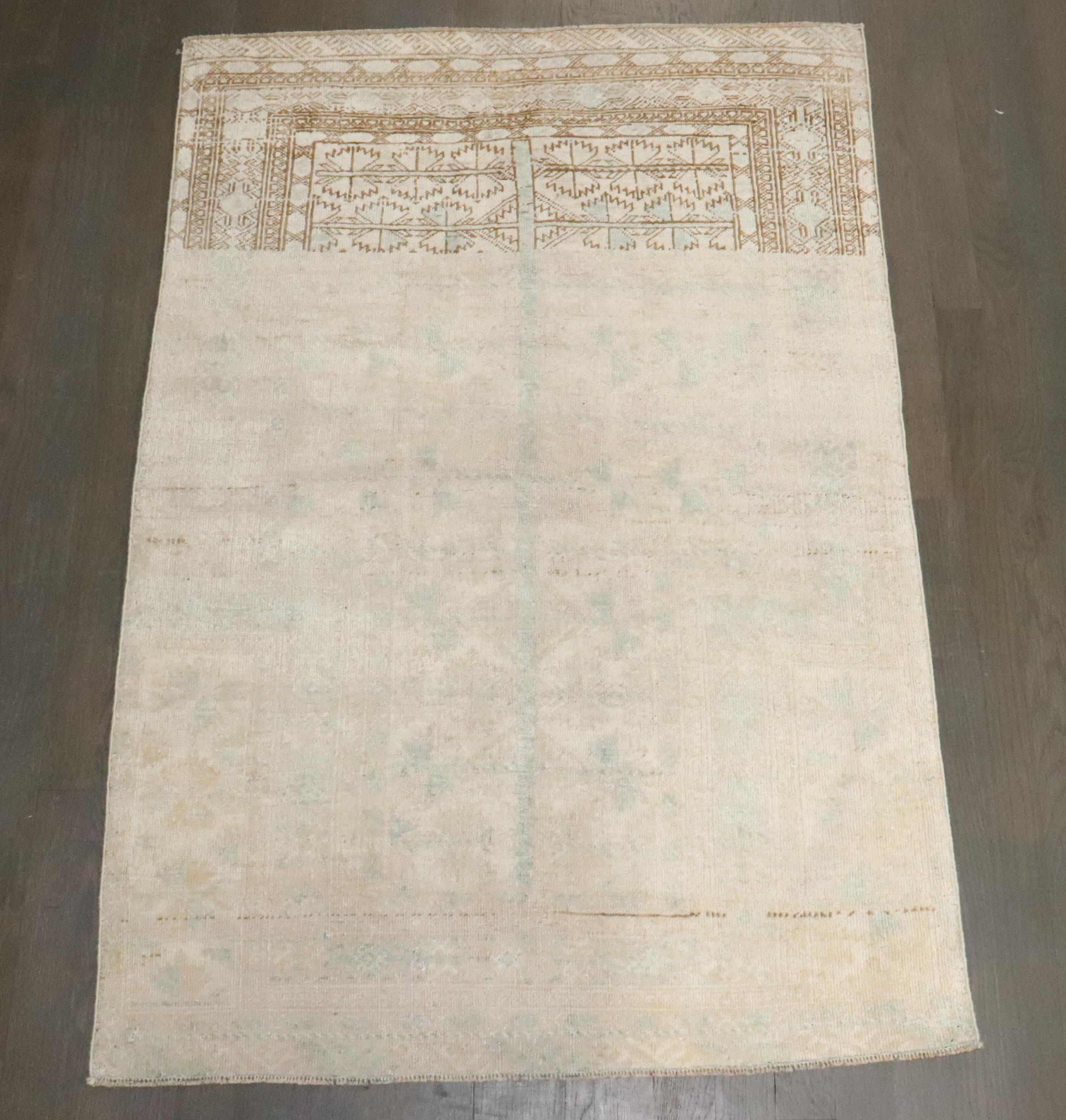 una alfombra persa Abrashed de mediados del siglo XX de tamaño disperso

Detalles
alfombra no.	j4715
talla	2' 10