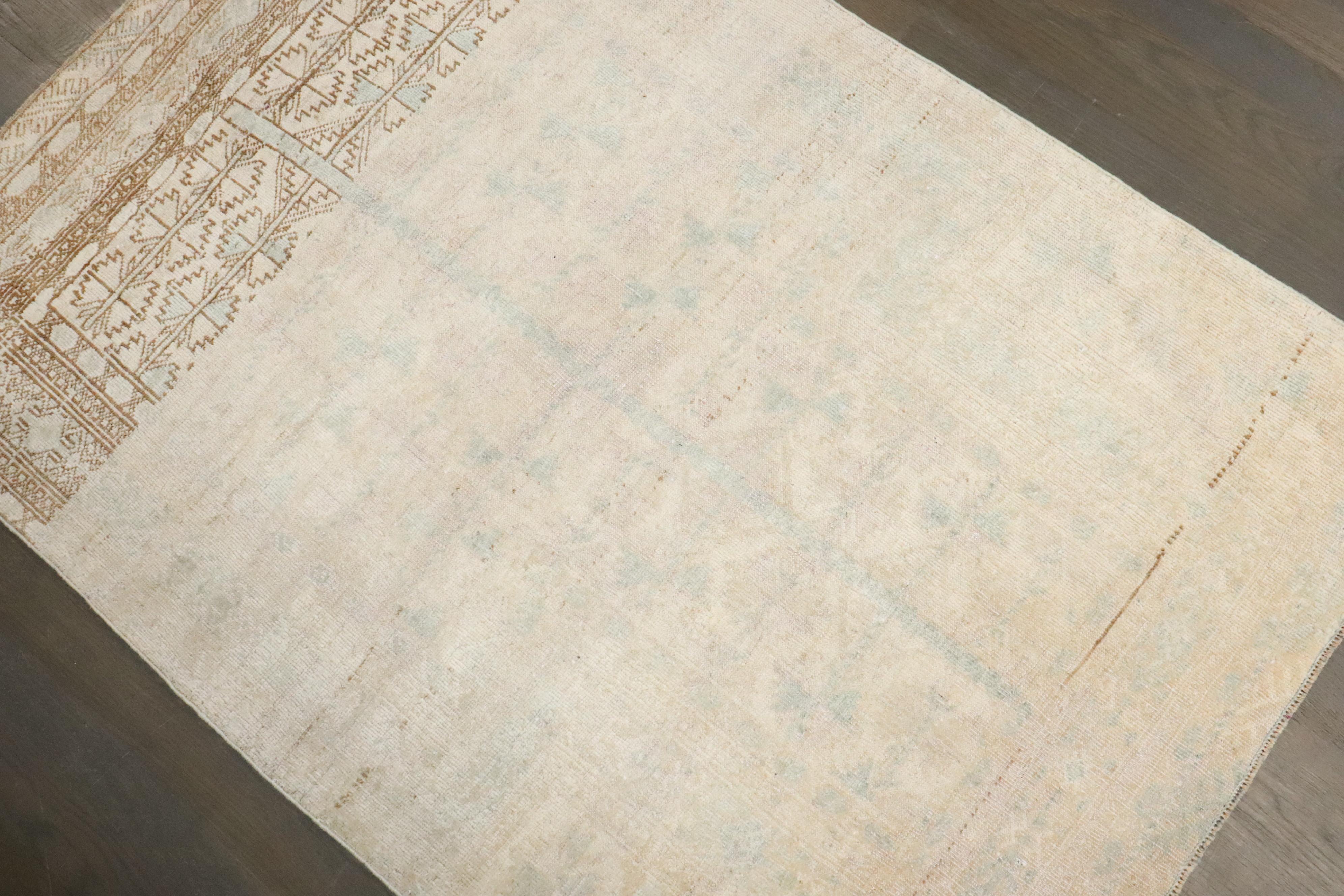 Colección Zabihi Alfombra Antique Balouch Blanqueada en venta 1