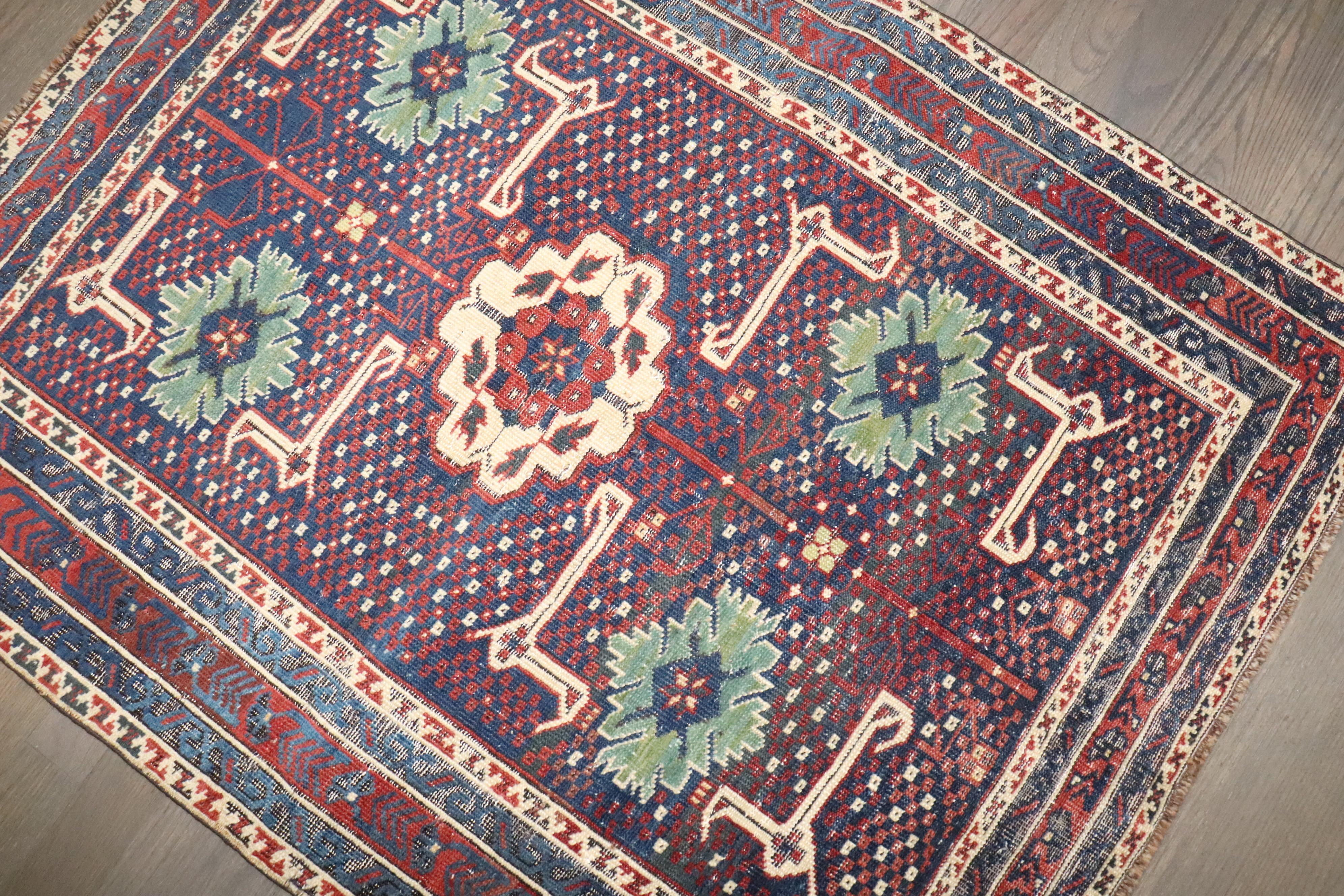 Tappeto Zabihi Collection'S antico caucasico Baku In condizioni buone in vendita a New York, NY