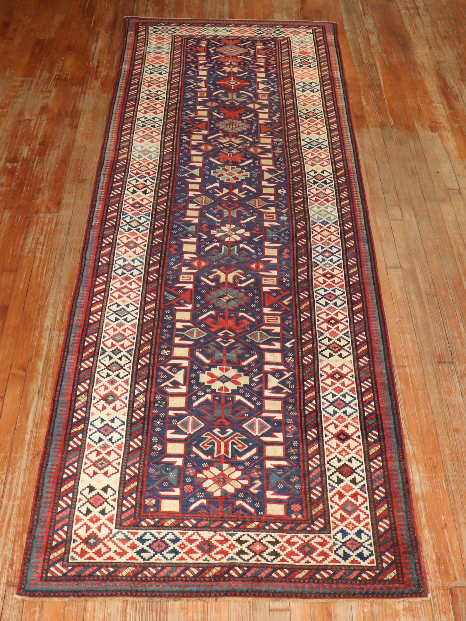 Tapis de couloir large Kuba caucasien ancien du 19ème siècle de la collection Zabihi en vente 3