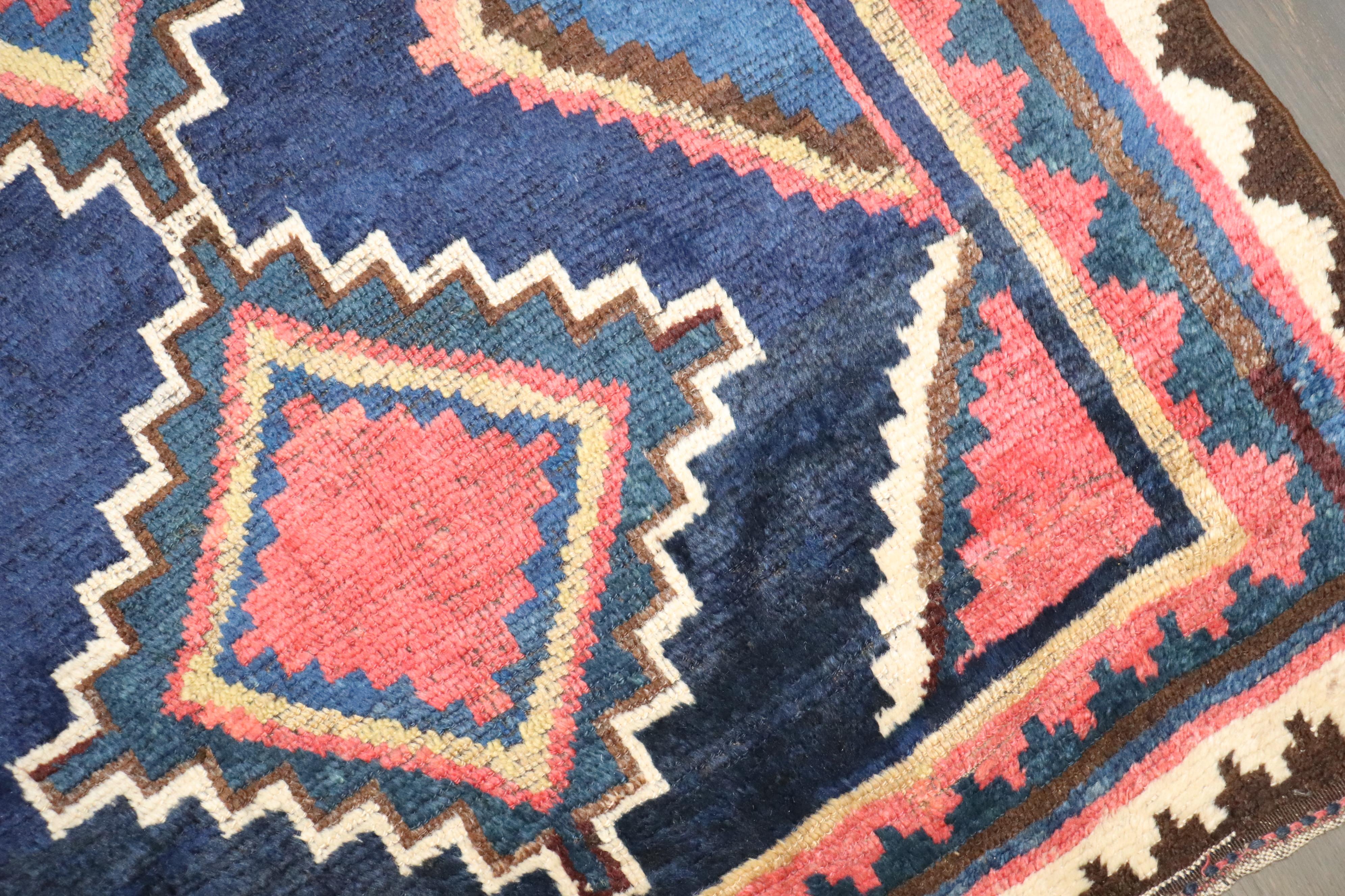 Antiker geometrischer persischer Gabbeh-Teppich der Zabihi-Kollektion (Wolle) im Angebot