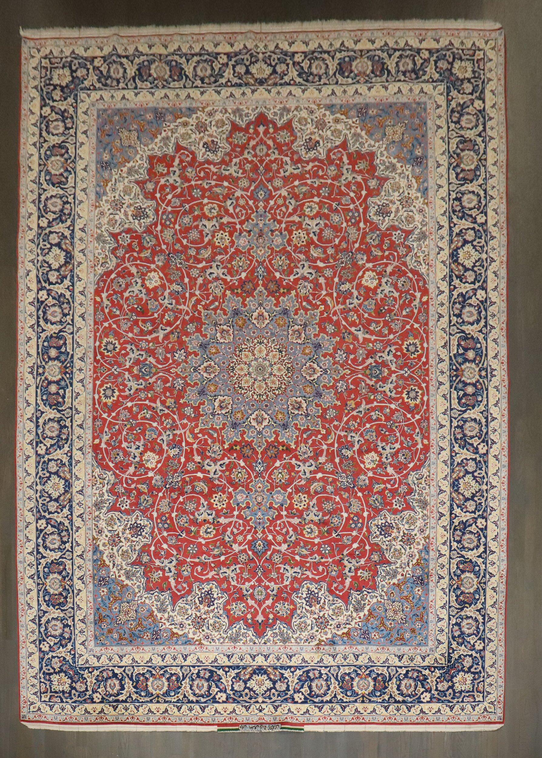 Zabihi Collection Antique Isfahan Abbas Tabandeh Master Weaver Tapis Superfine en vente 5