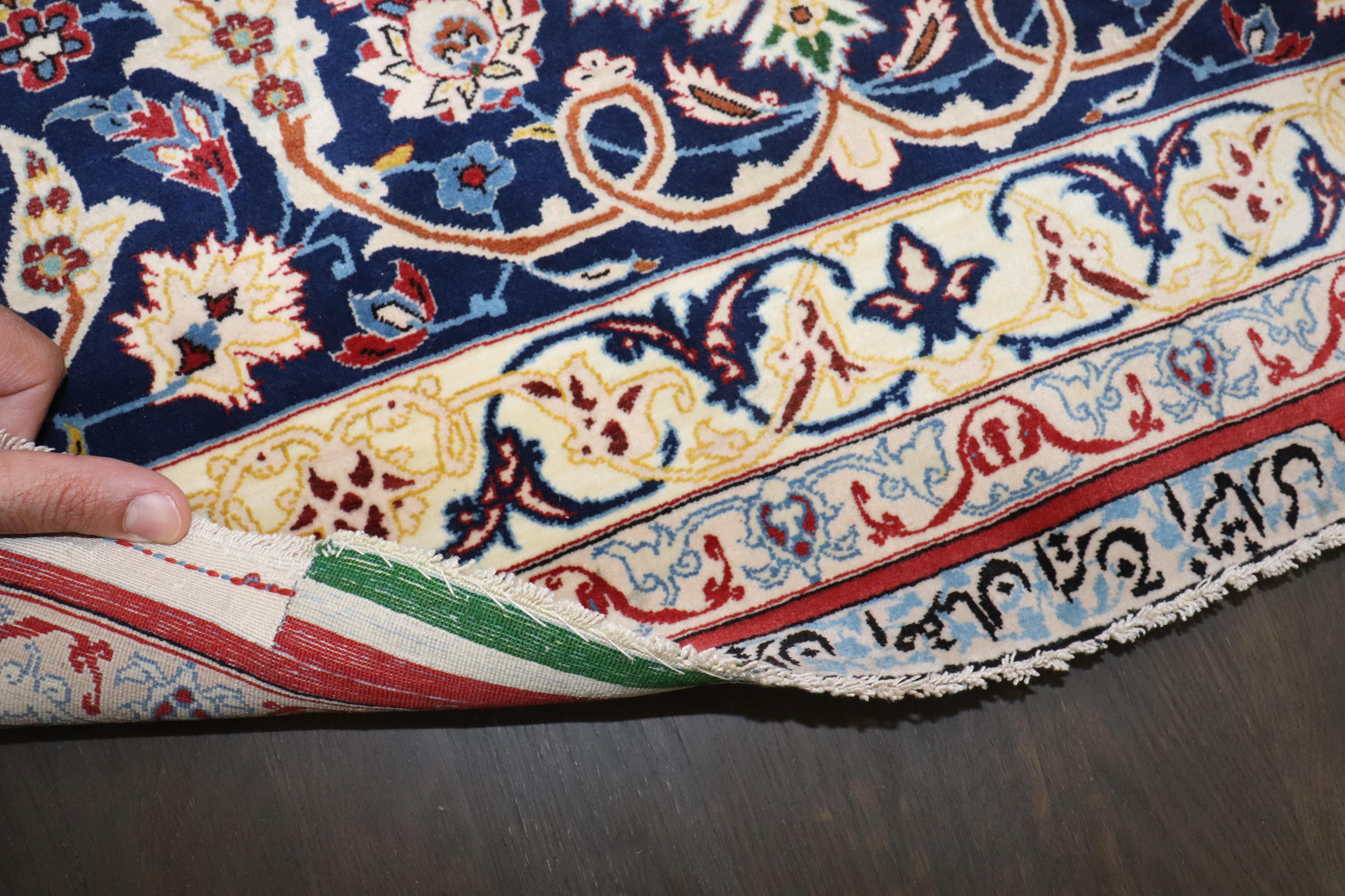 Zabihi Collection Antique Isfahan Abbas Tabandeh Master Weaver Tapis Superfine Bon état - En vente à New York, NY