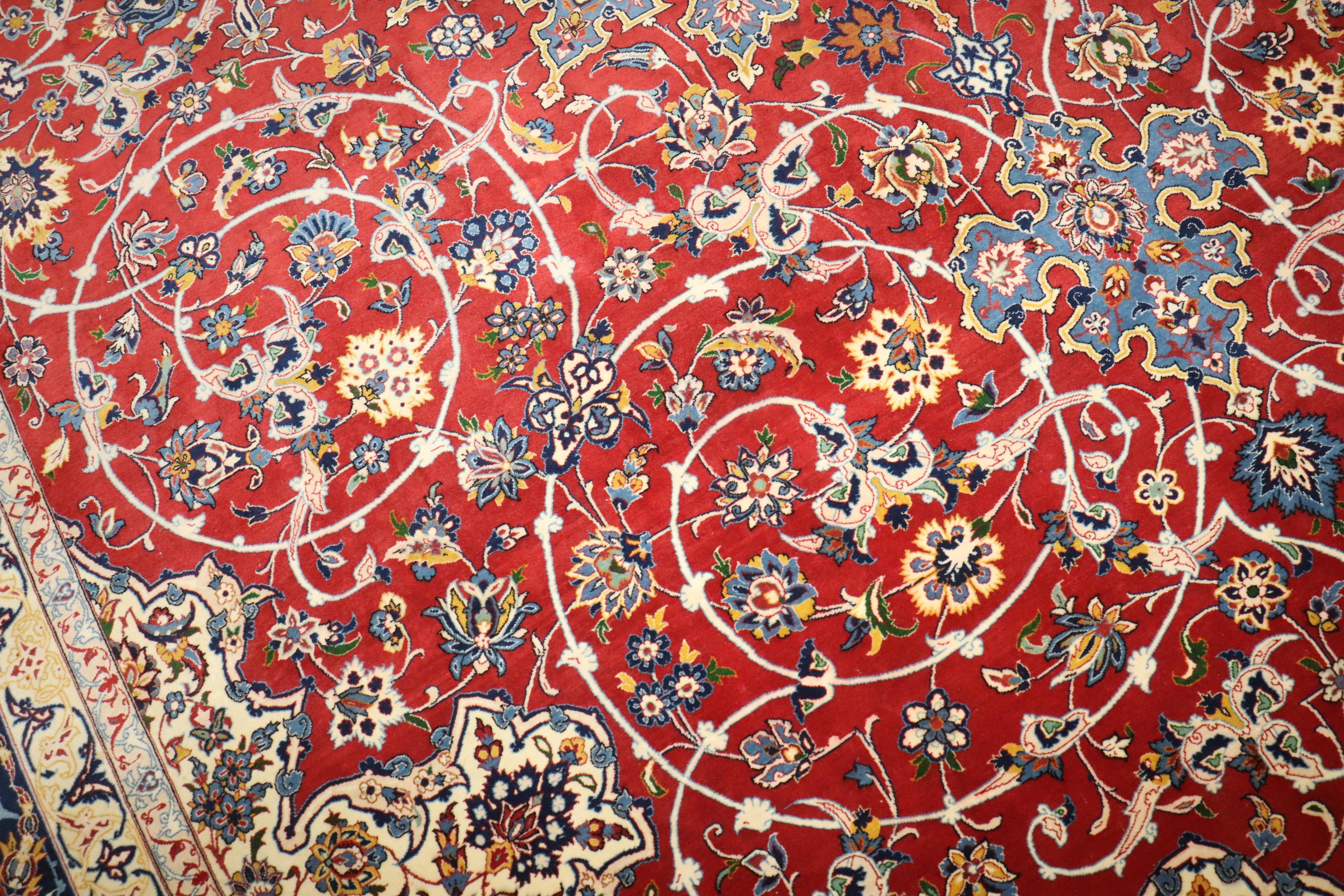 20ième siècle Zabihi Collection Antique Isfahan Abbas Tabandeh Master Weaver Tapis Superfine en vente