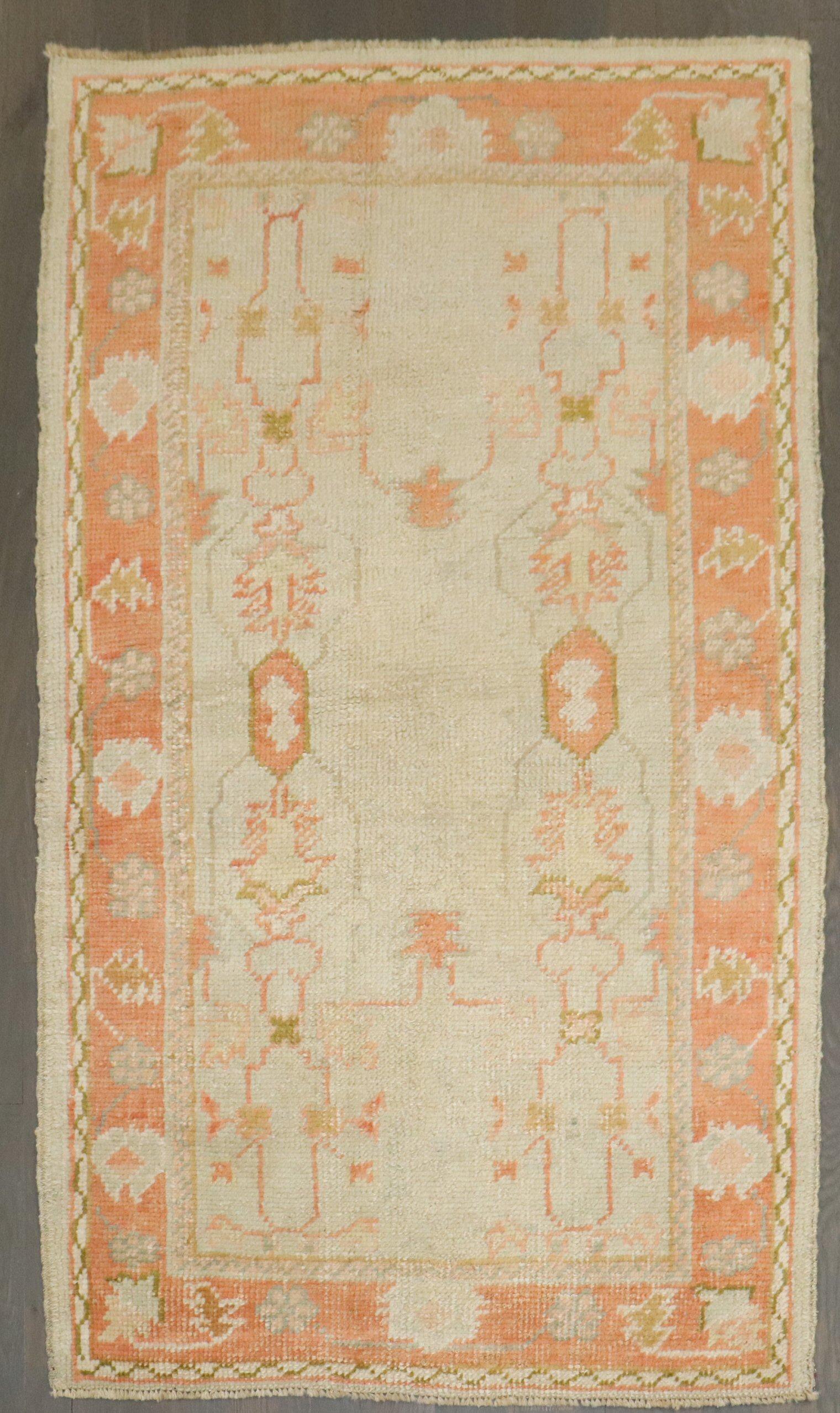 an early 20th Century Antique Turkish Oushak Rug in ivory and orange

Details
rug no.	j3814
size	3' x 5' 1
