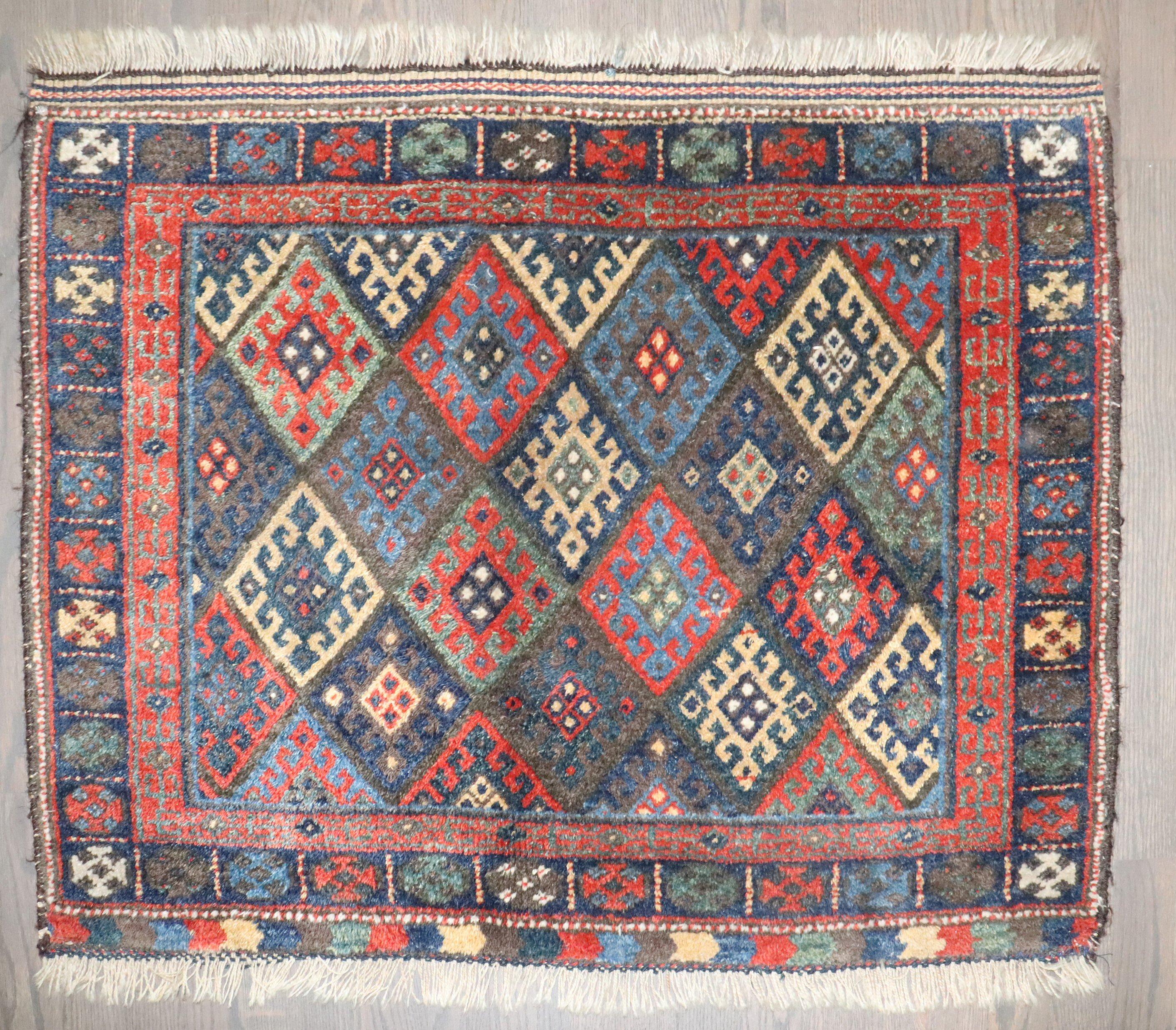 Une face de sac Jaff Kurd colorée du début du 20e siècle.

2'5'' x 3'3''