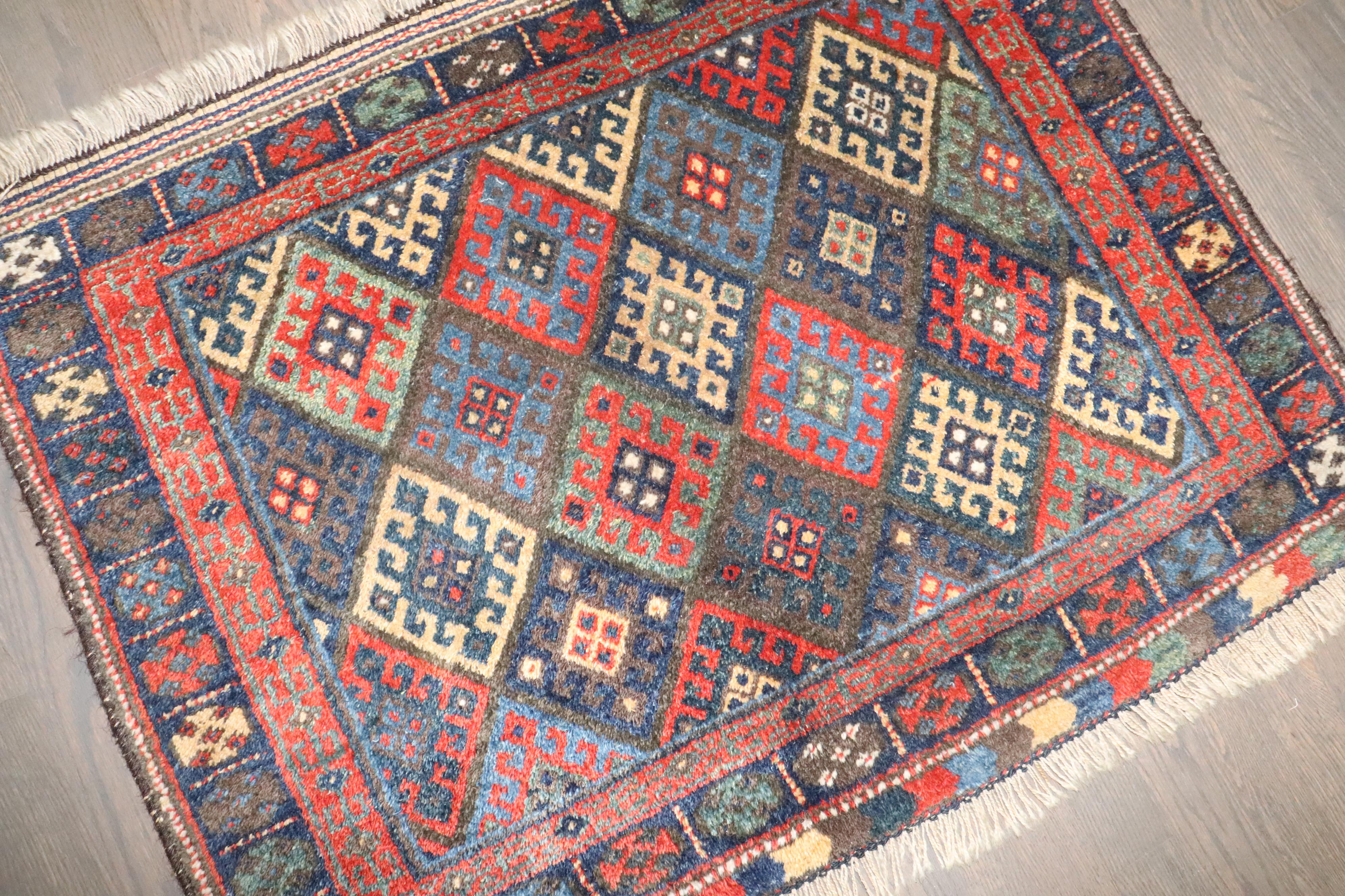 Tribal Tapis à facettes Jaff Kurd de la Collection Zabihi Antique en vente