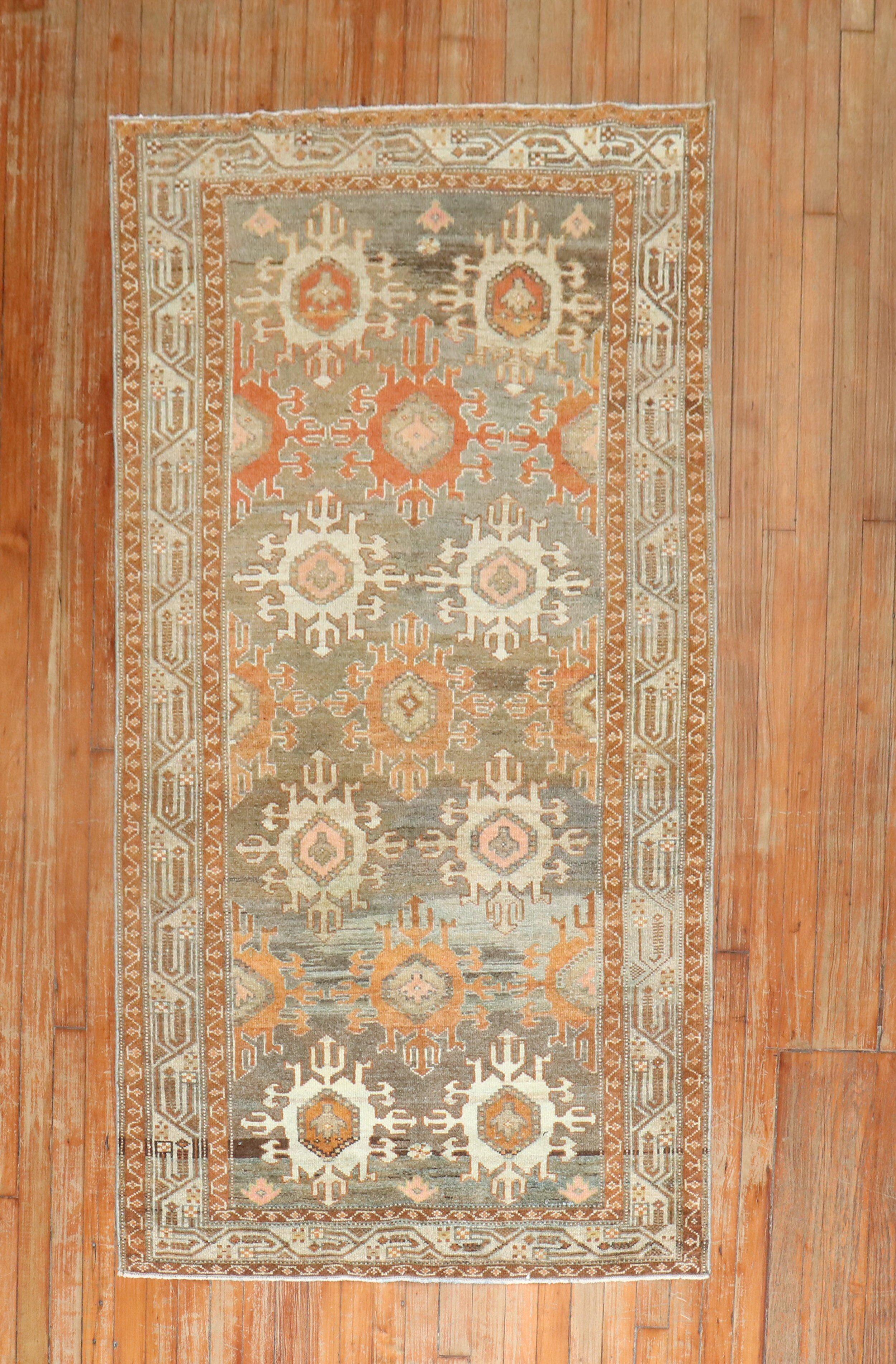 Tapis persan Malayer des années 1920

rug no.	r5662
taille	3' 5