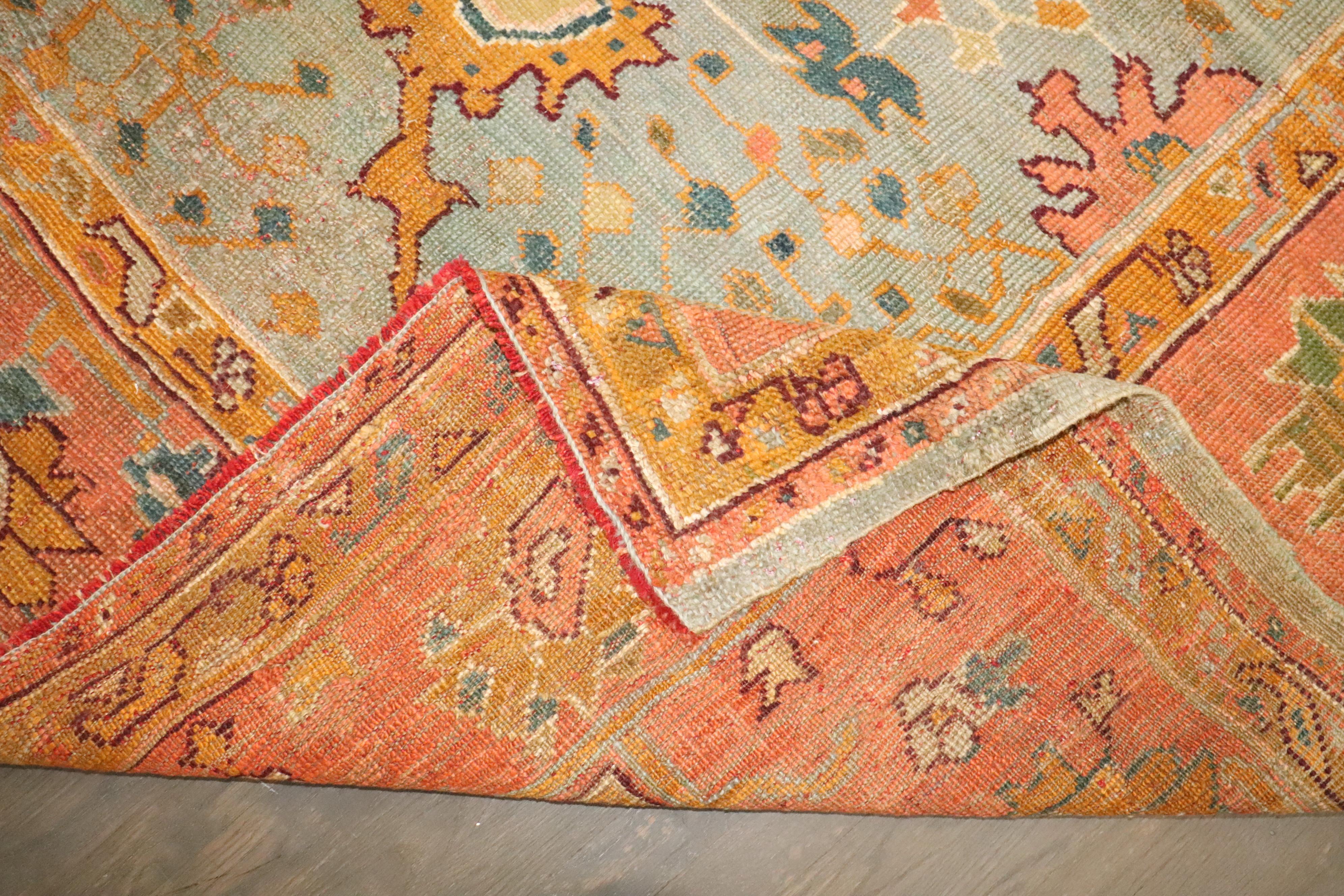 Zabihi Collection Antiker Oushak Quadratischer Teppich aus dem späten 19. im Angebot 3