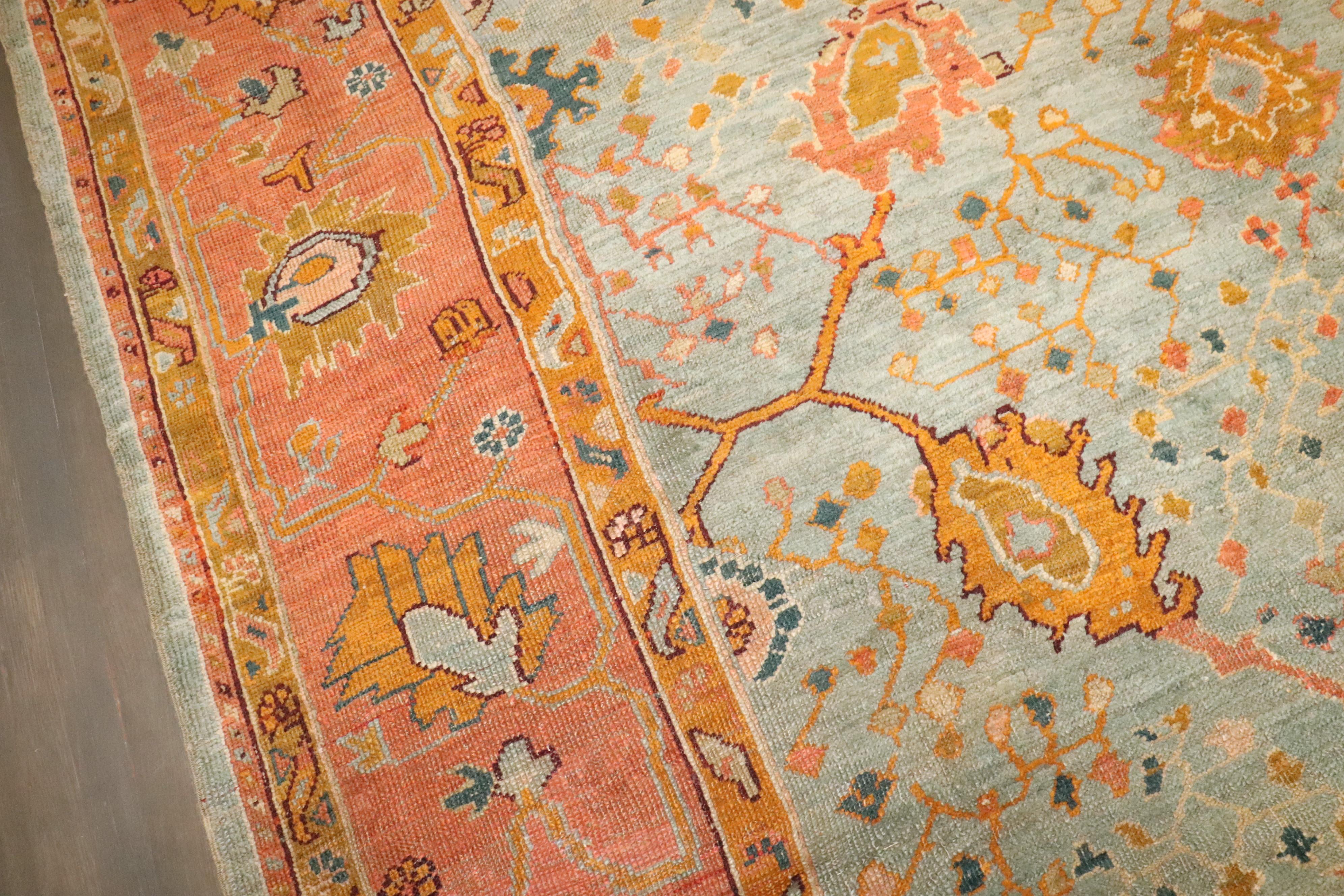 Zabihi Collection Antiker Oushak Quadratischer Teppich aus dem späten 19. (Art brut) im Angebot